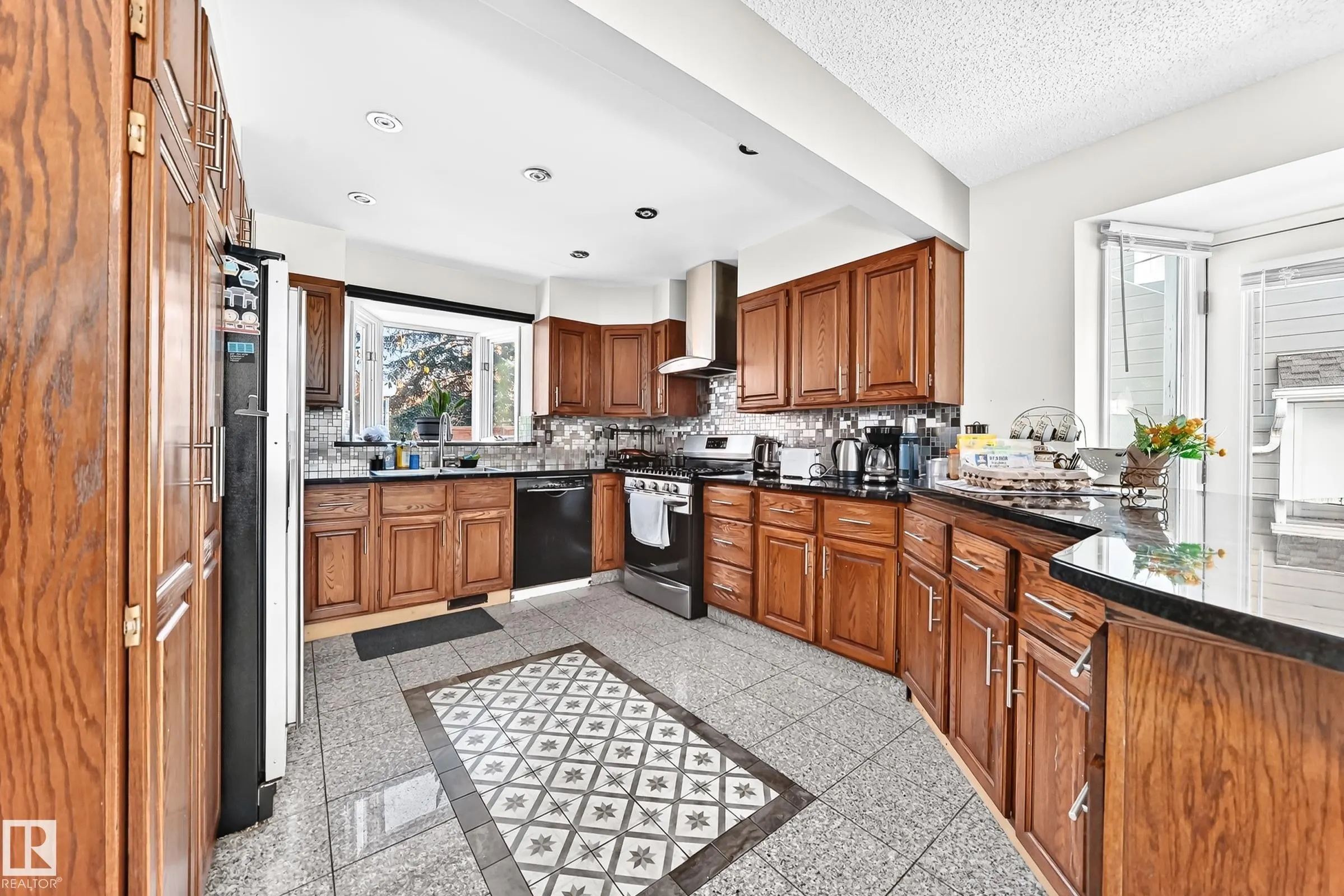 92 HOWSON Crescent