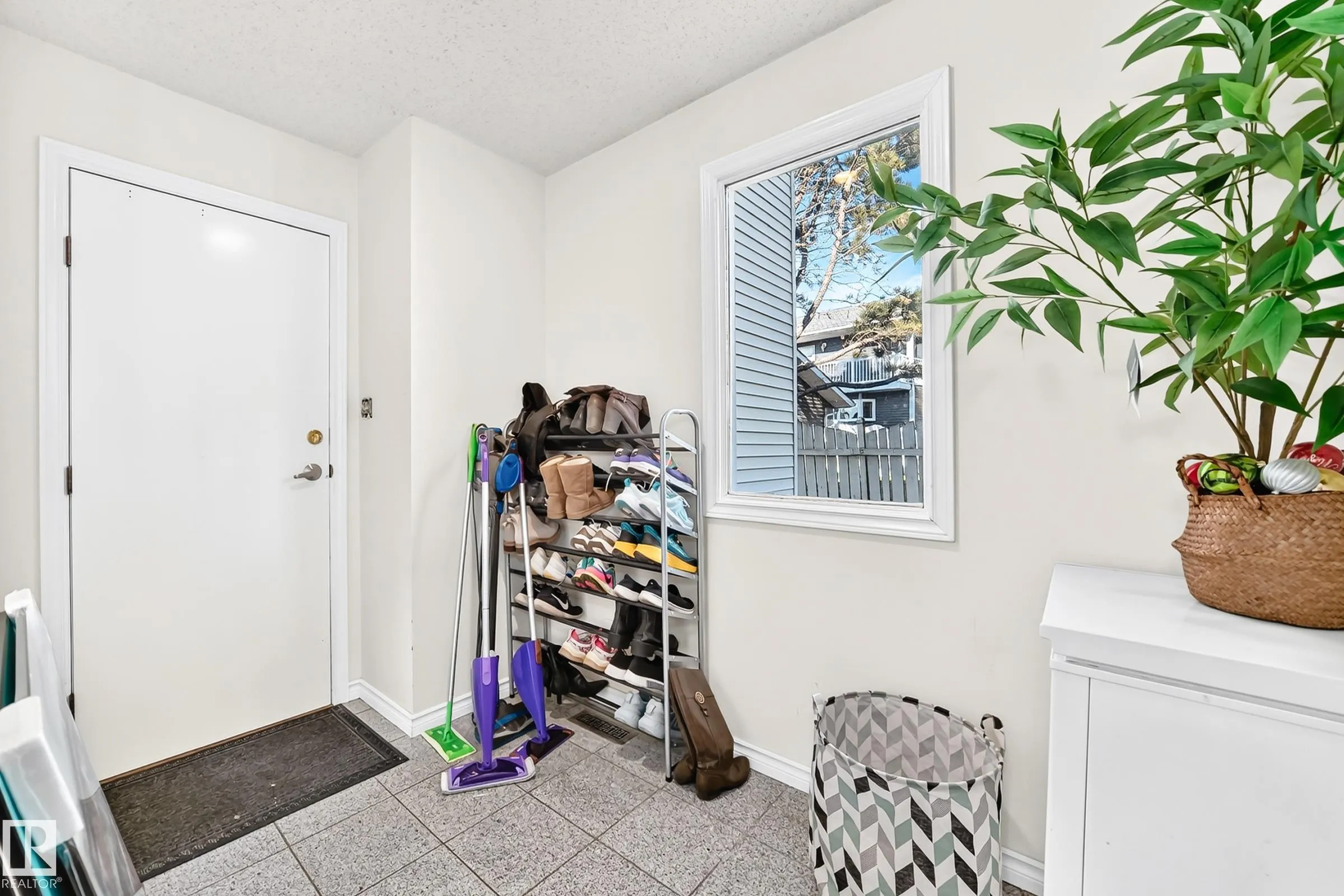 92 HOWSON Crescent