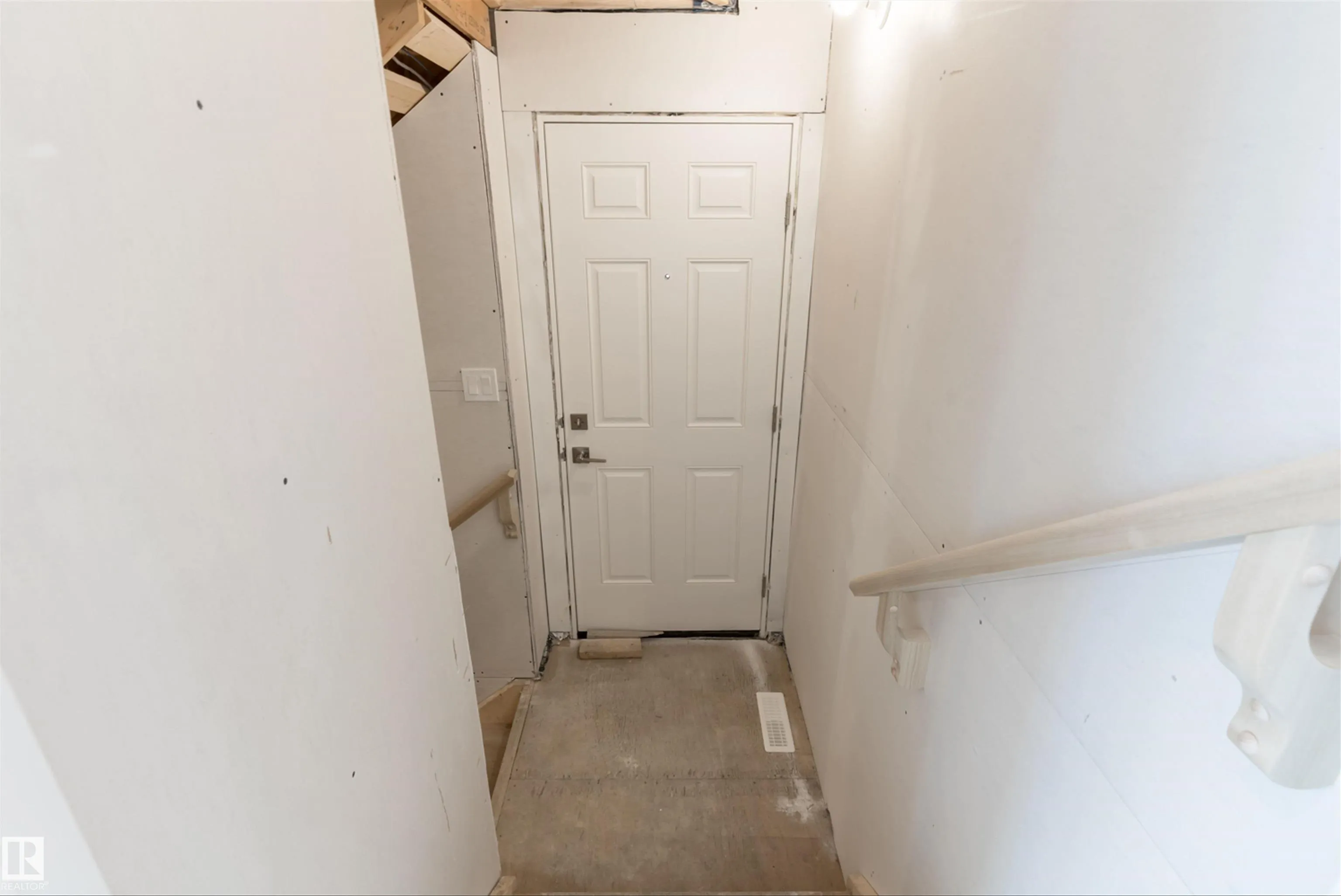 1250 MCLEOD Avenue