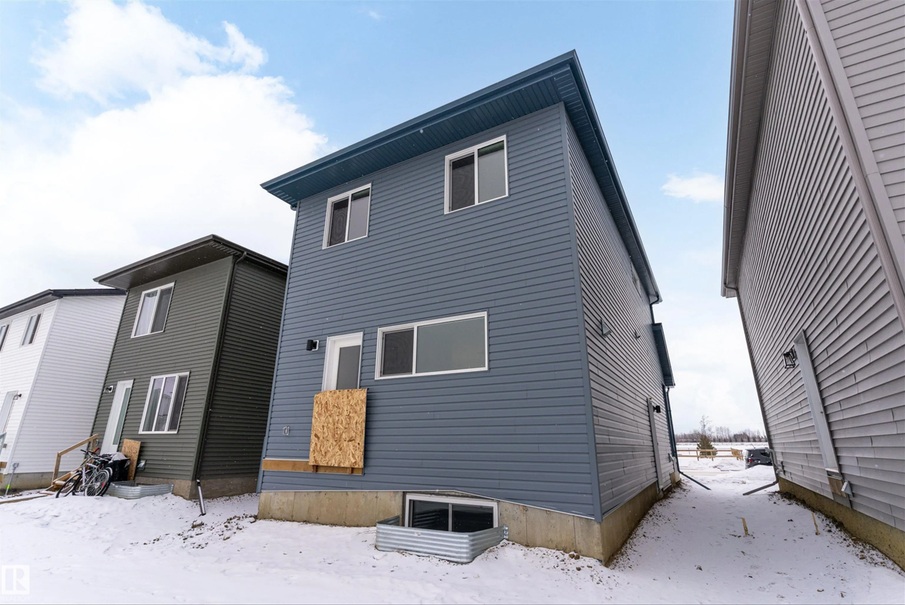 1250 MCLEOD Avenue
