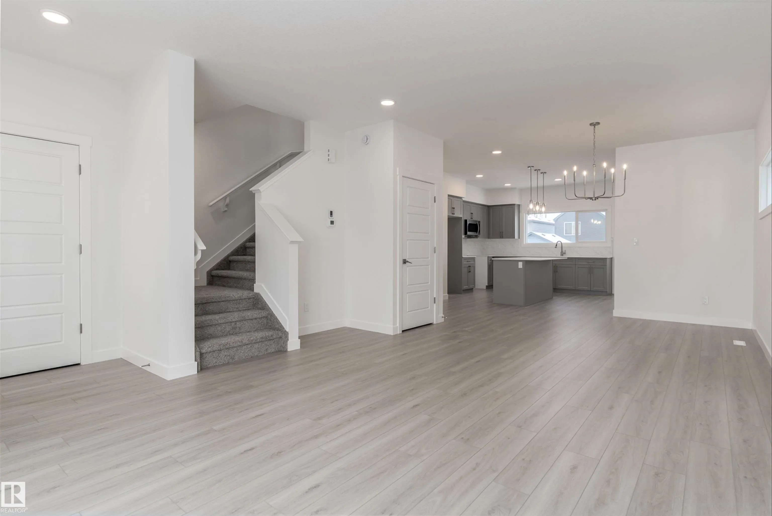 1250 MCLEOD Avenue