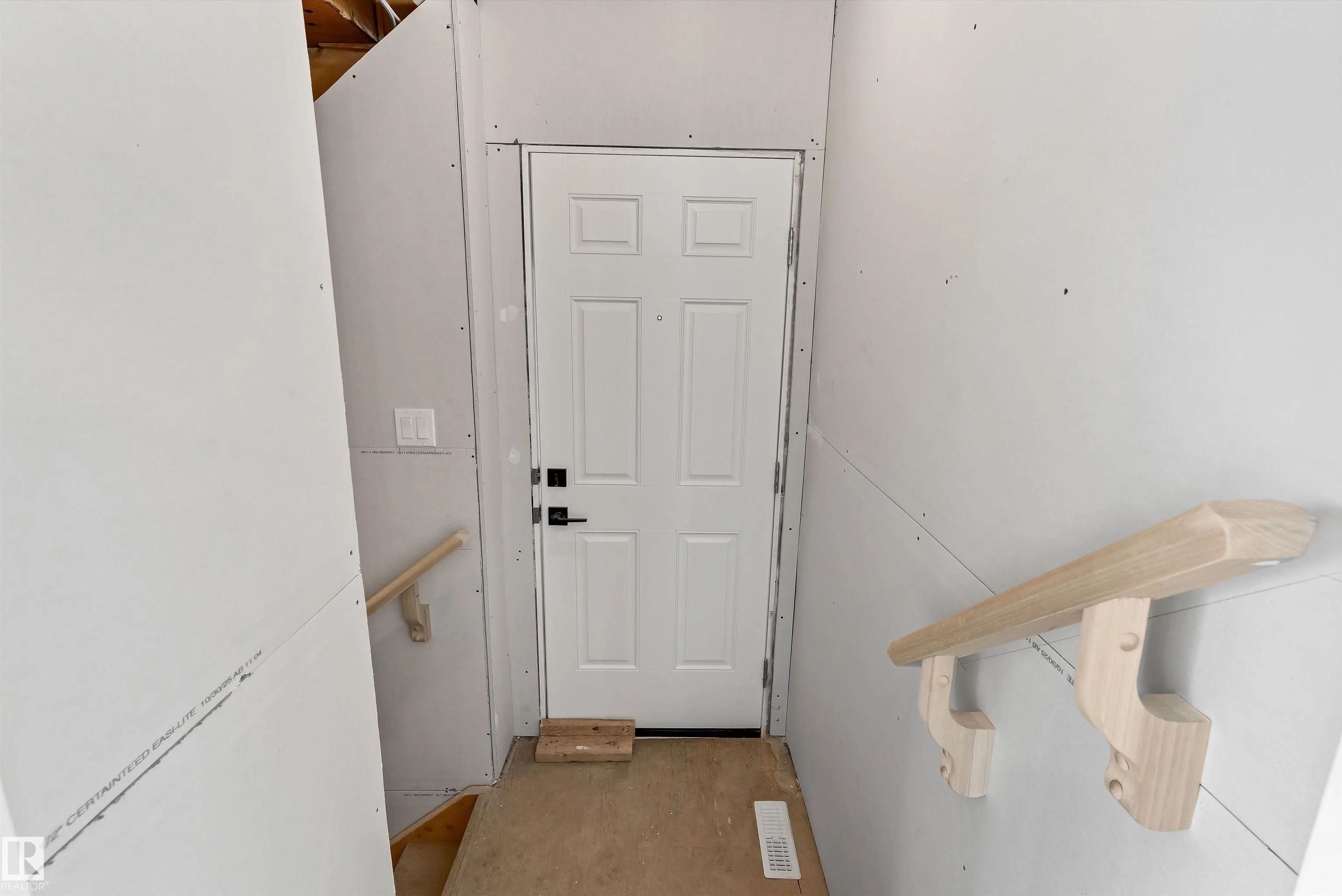 1216 MCLEOD Avenue