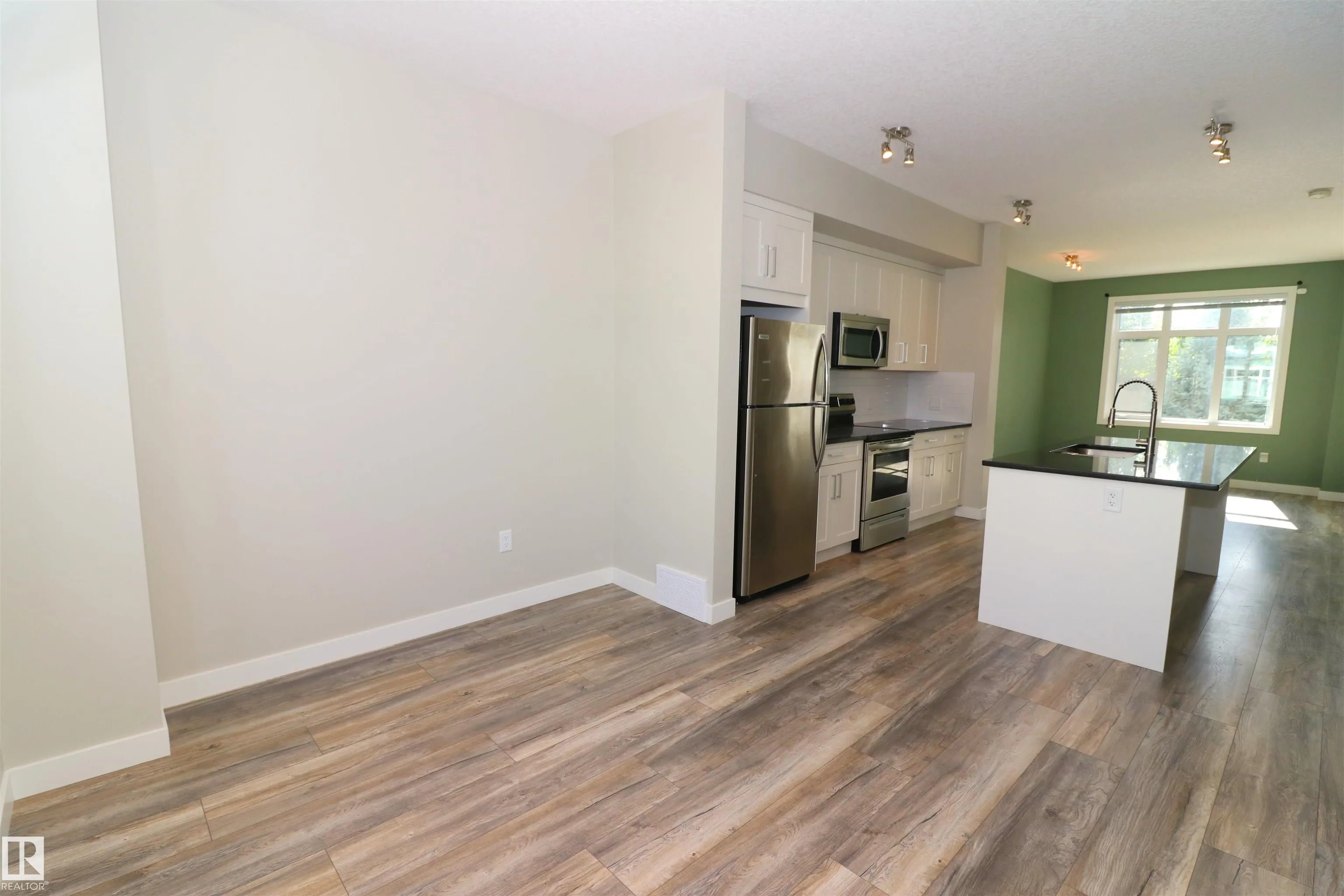 600 BELLEROSE Drive