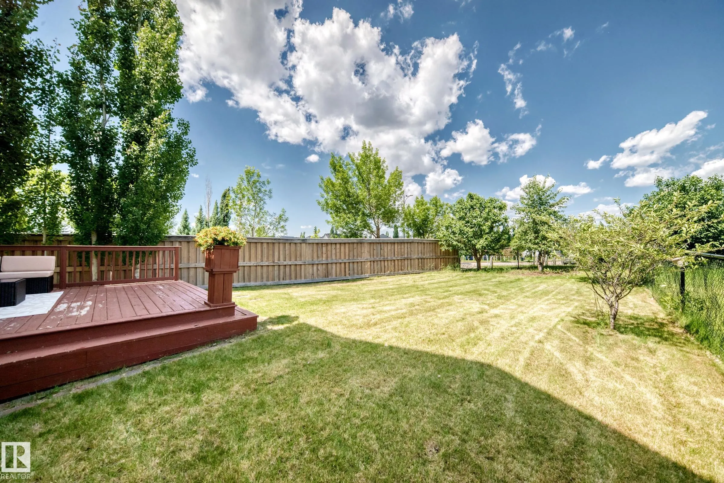 8509 SLOANE Crescent