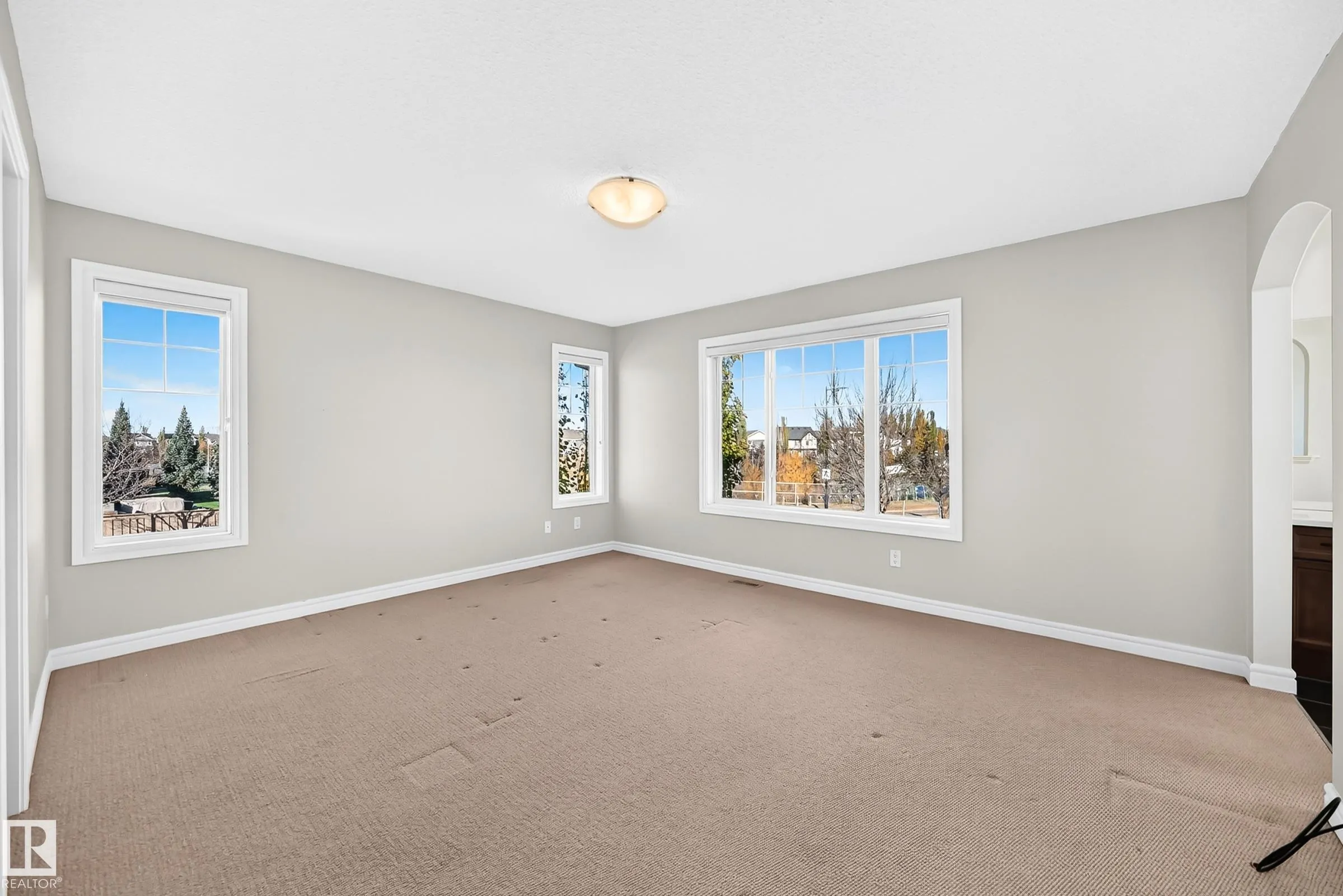 8509 SLOANE Crescent