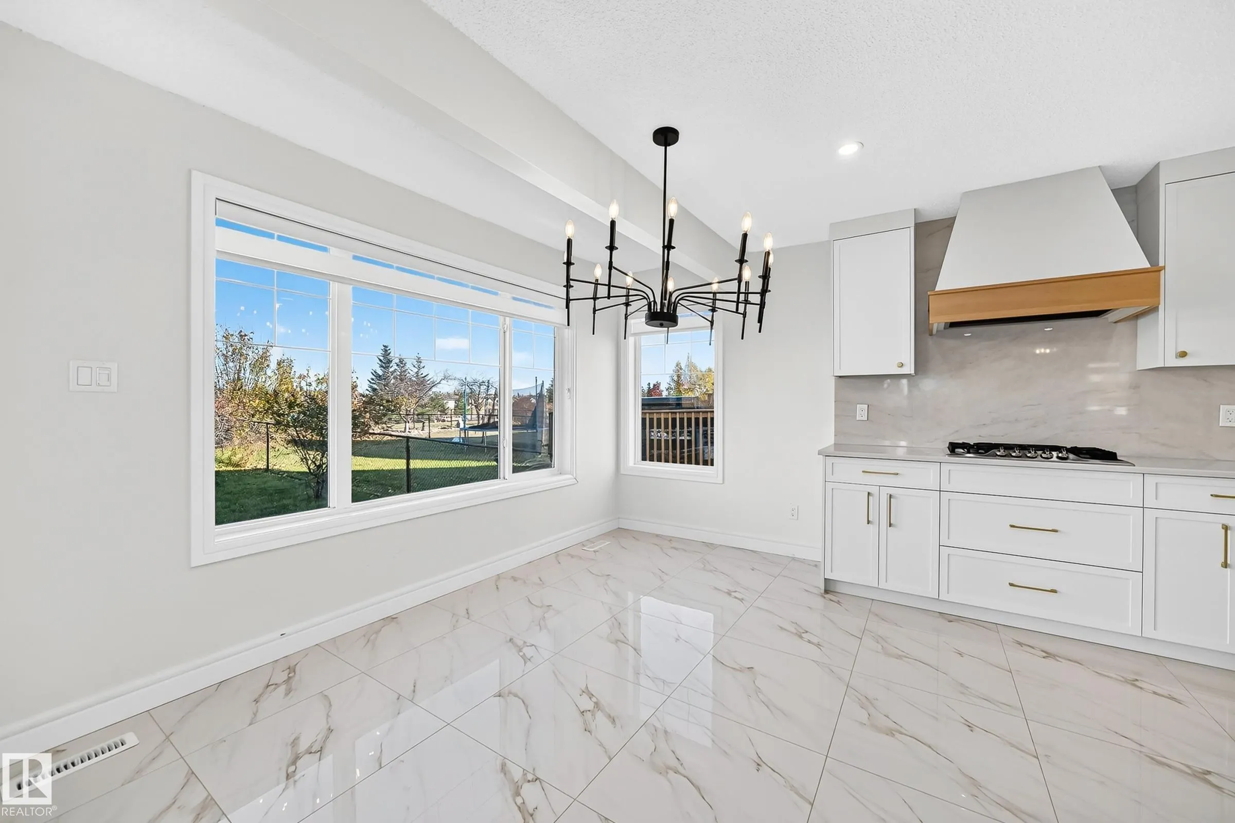 8509 SLOANE Crescent