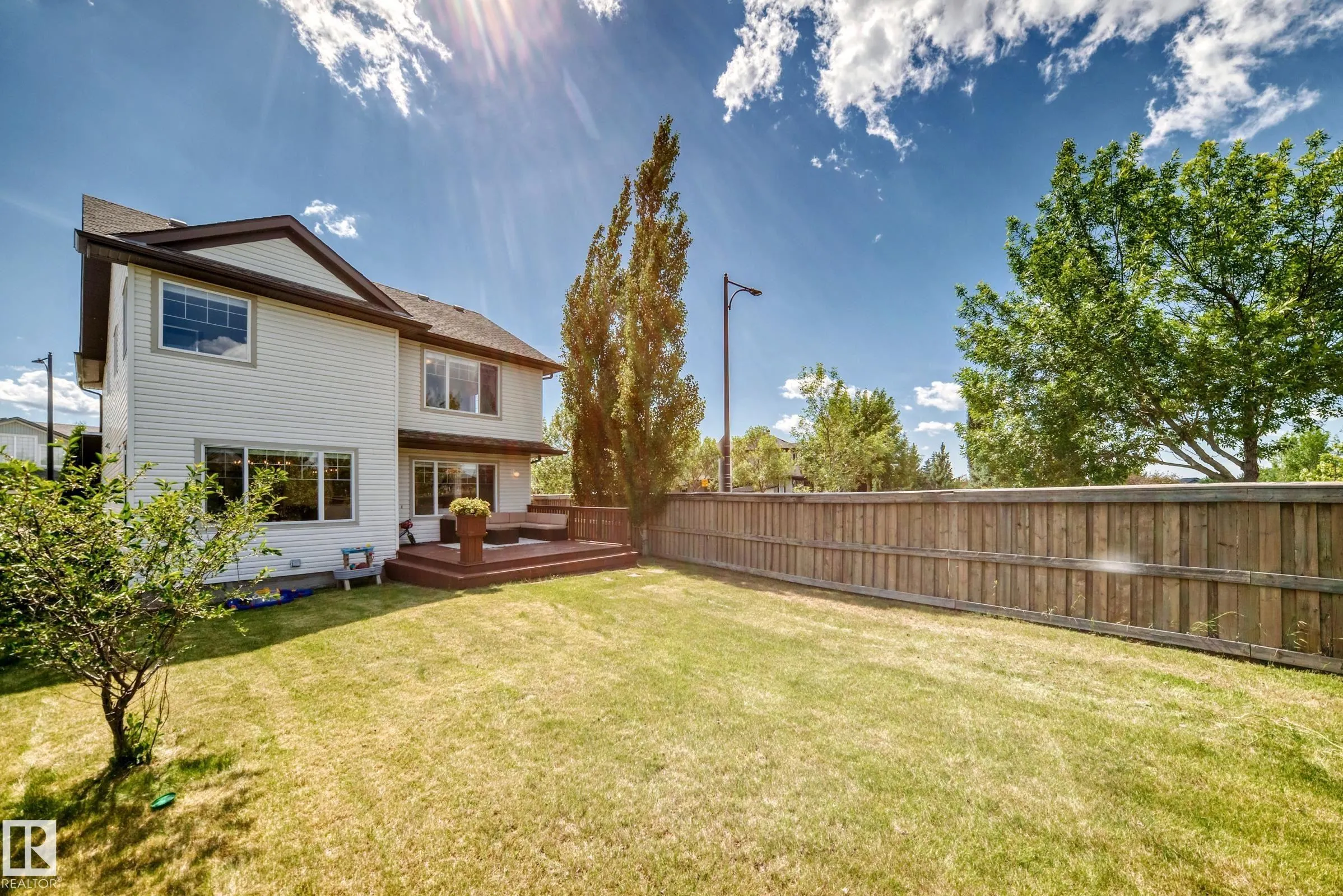8509 SLOANE Crescent