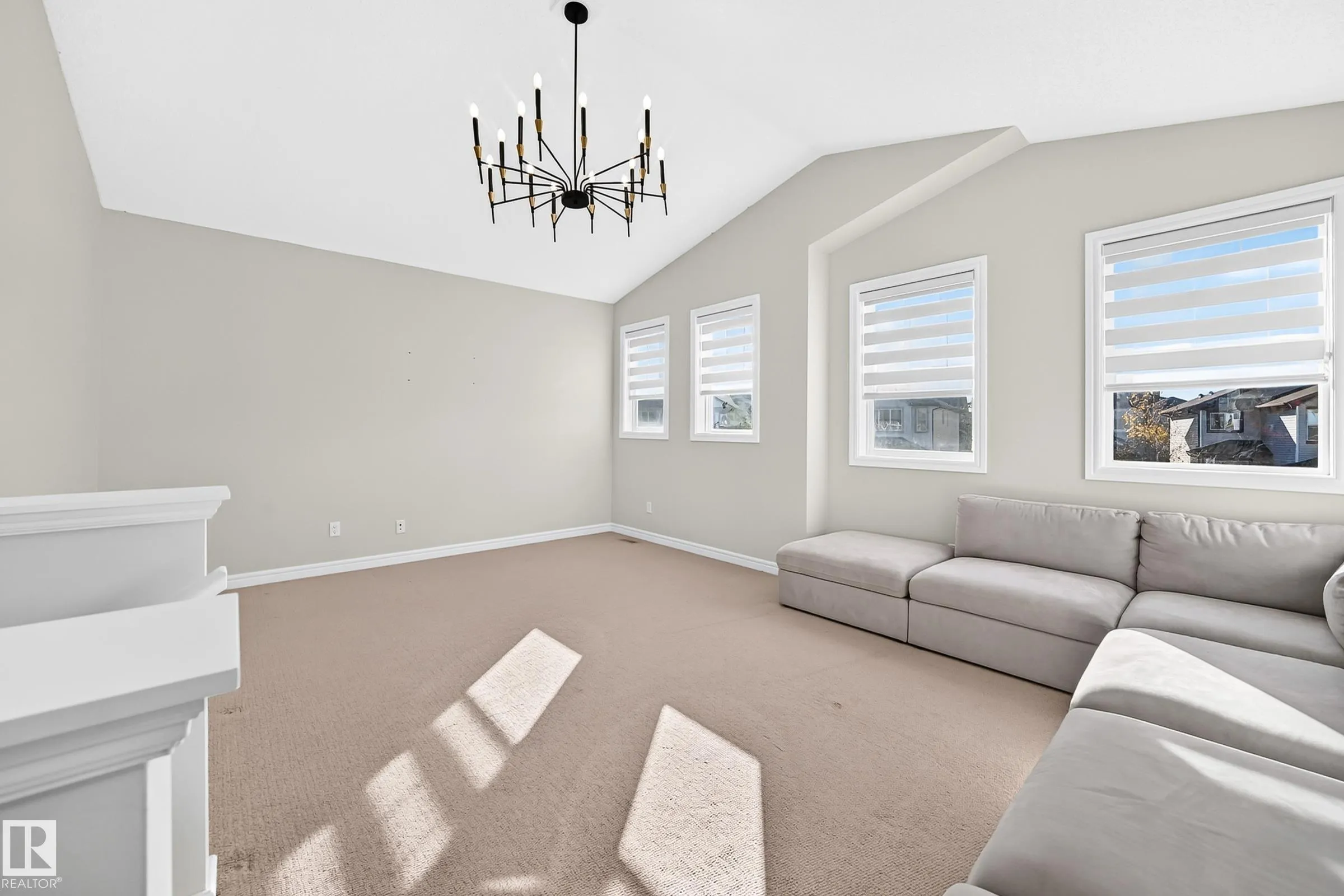 8509 SLOANE Crescent