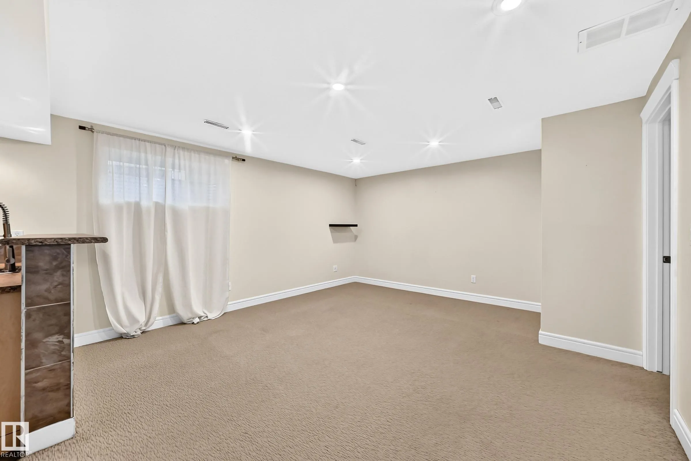 8509 SLOANE Crescent