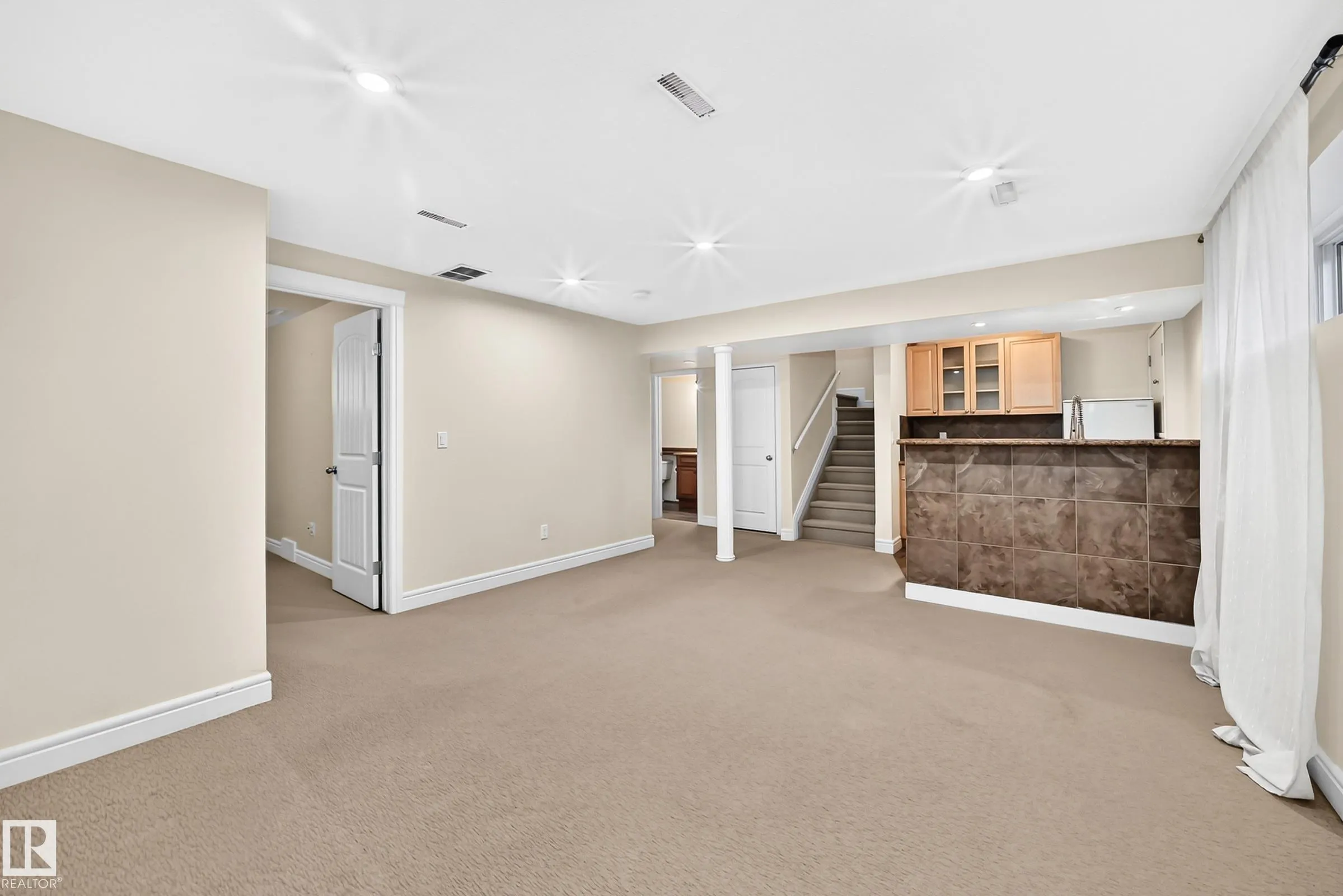 8509 SLOANE Crescent