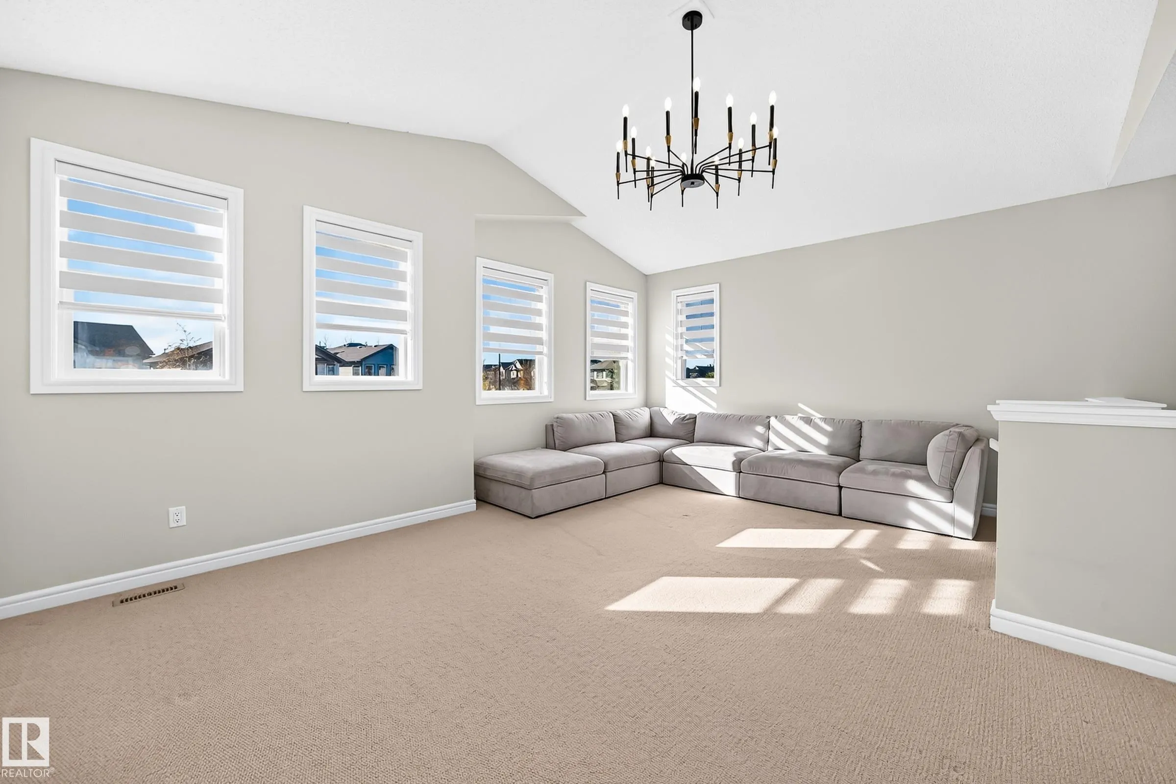 8509 SLOANE Crescent