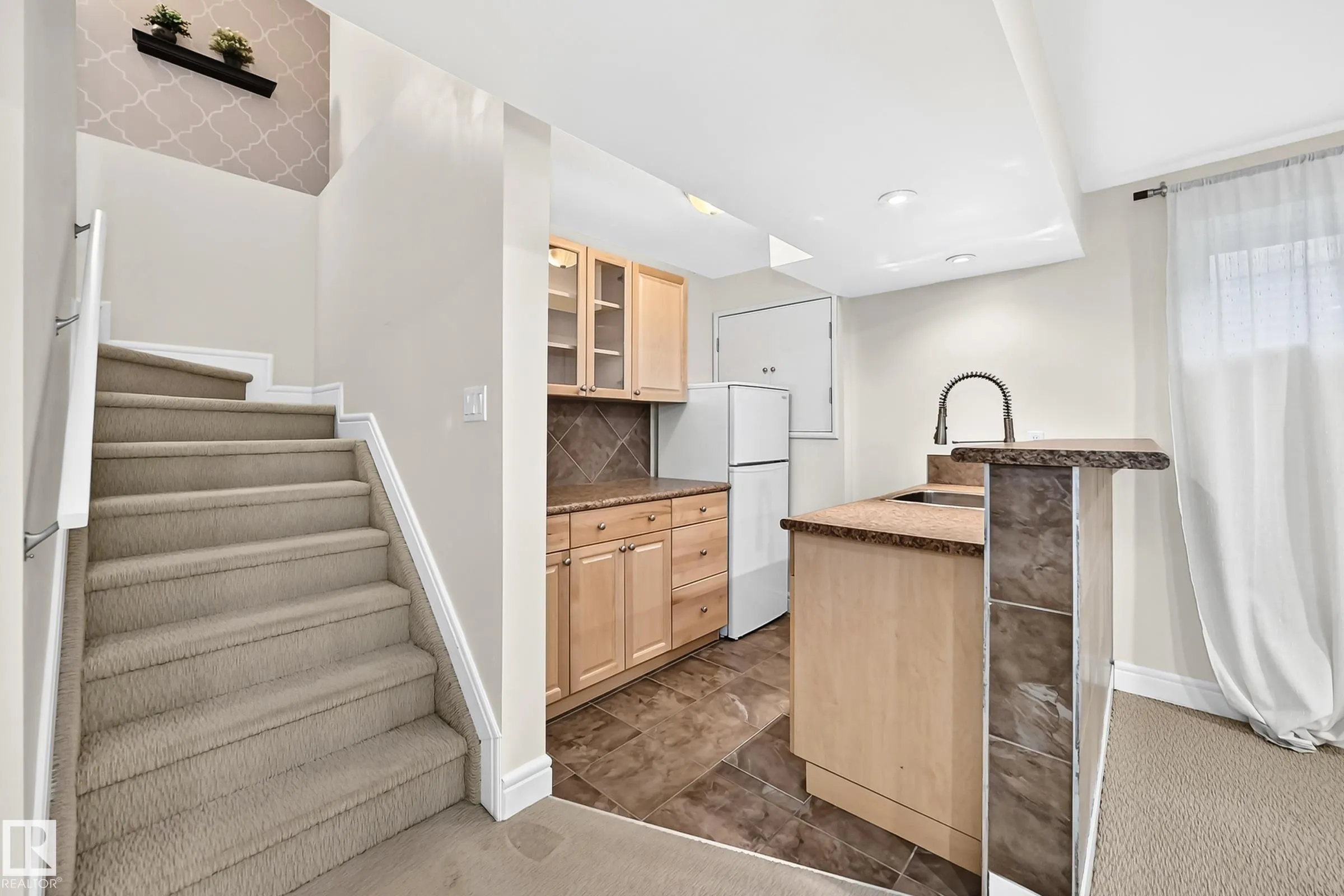 8509 SLOANE Crescent