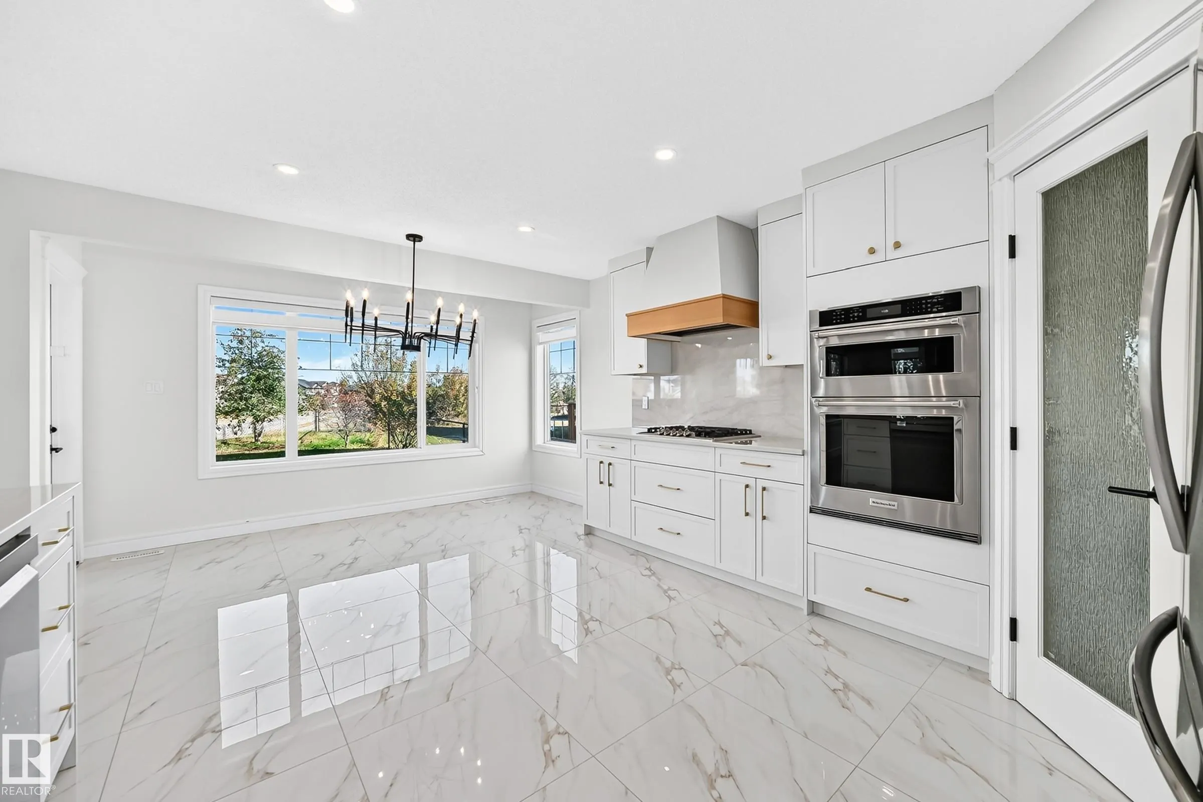 8509 SLOANE Crescent