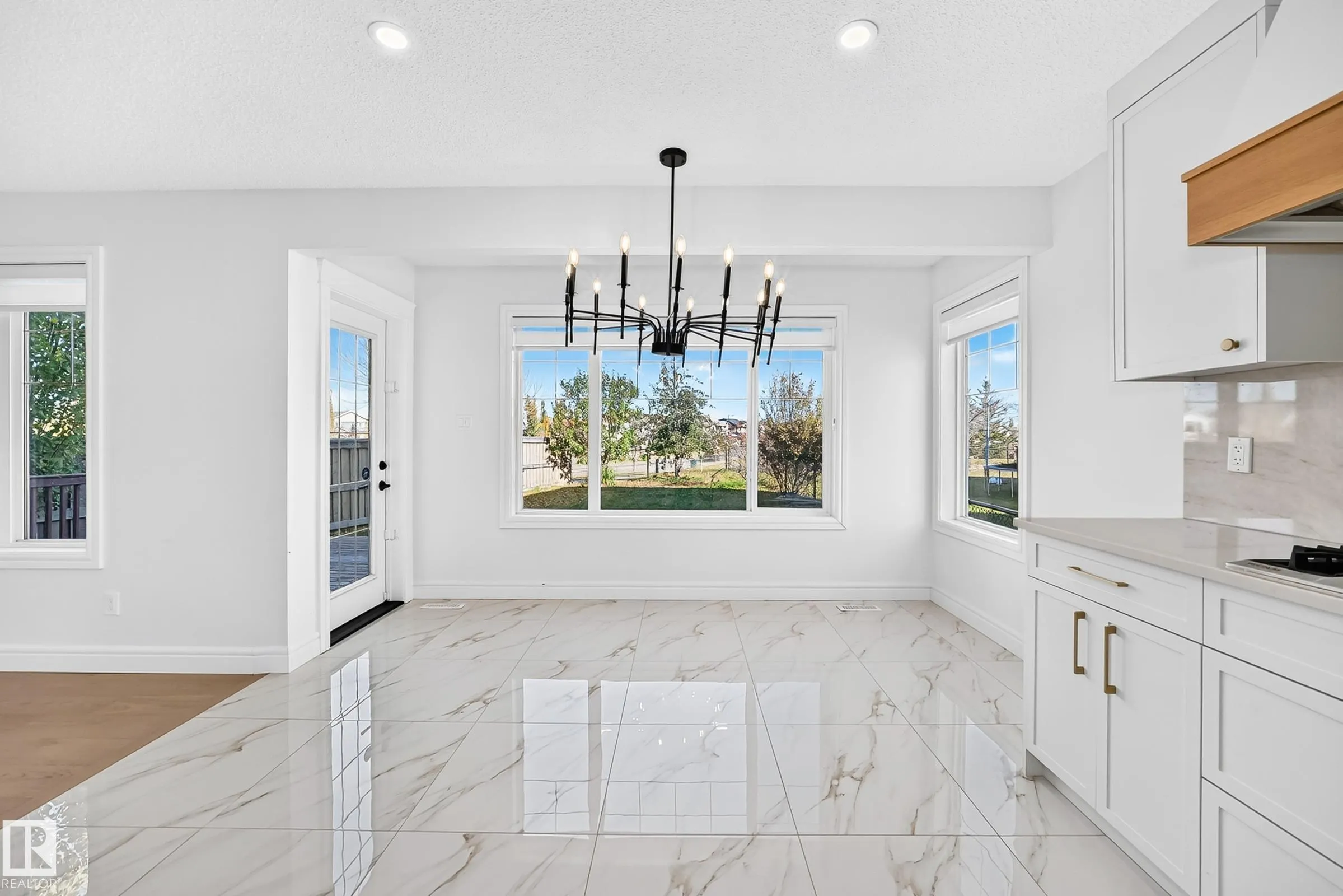 8509 SLOANE Crescent
