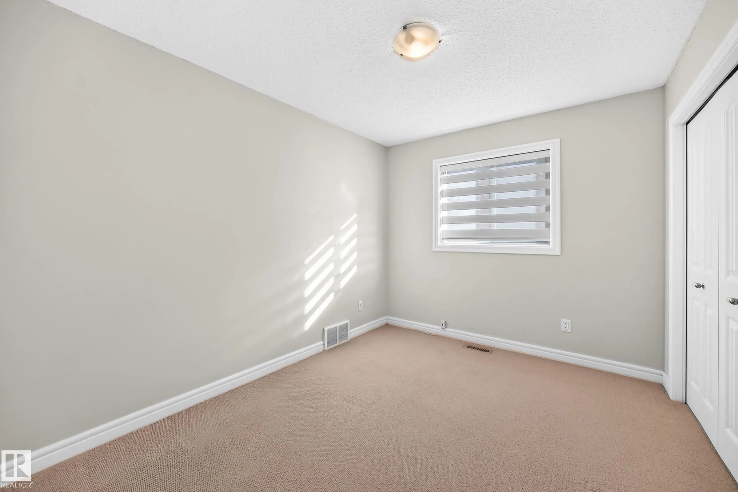 8509 SLOANE Crescent