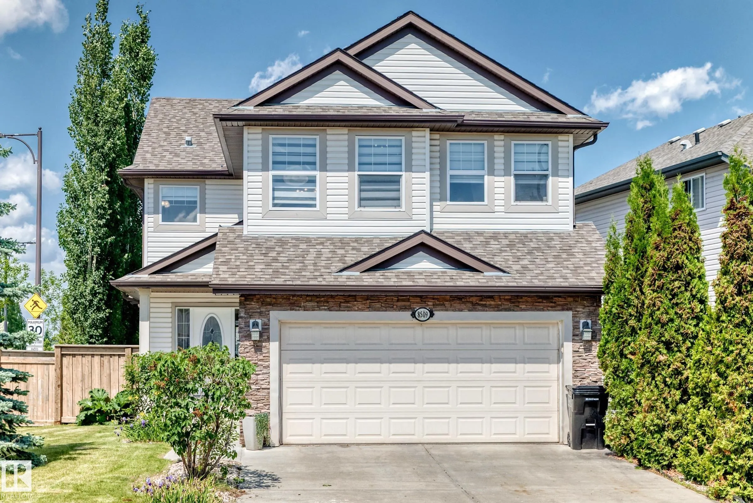 8509 SLOANE Crescent