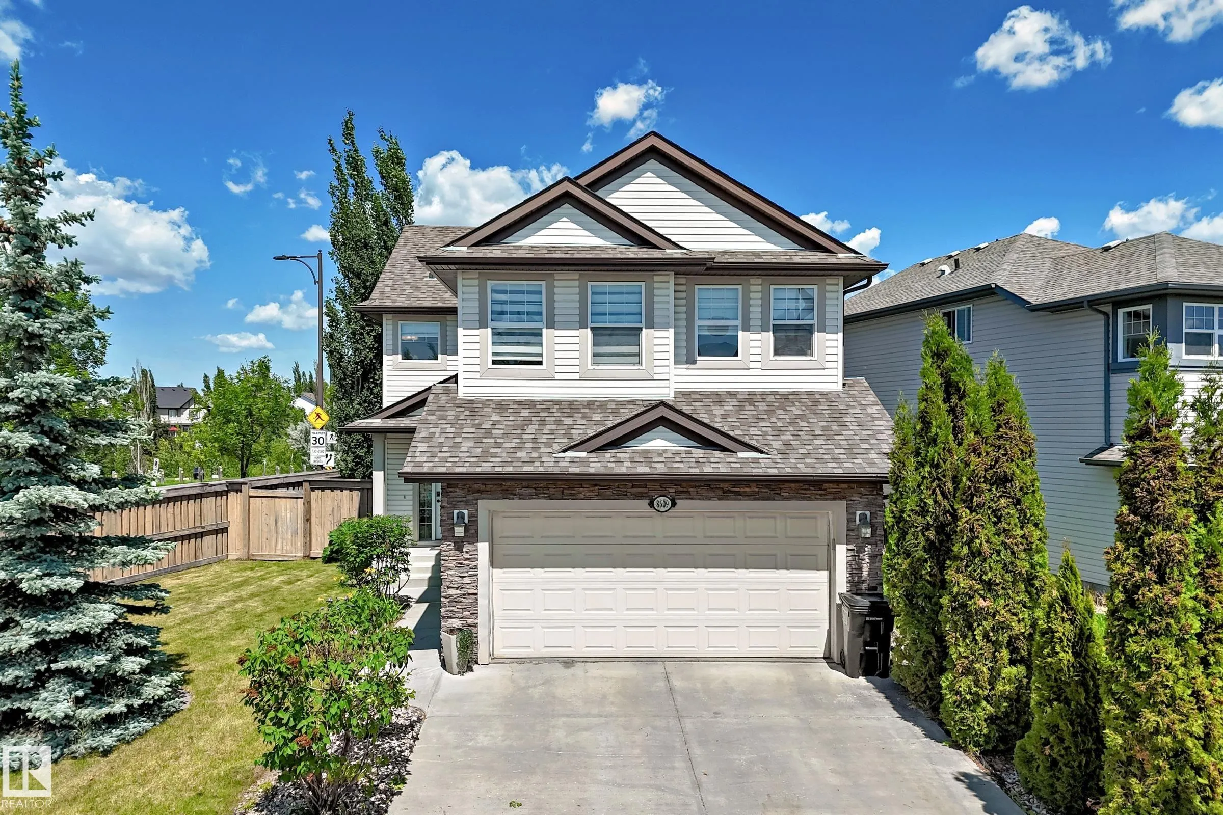 8509 SLOANE Crescent