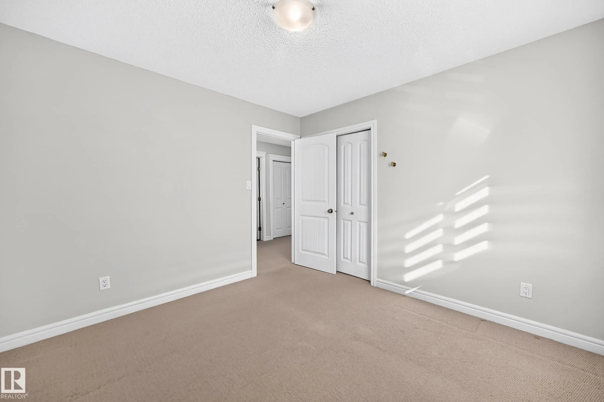 8509 SLOANE Crescent