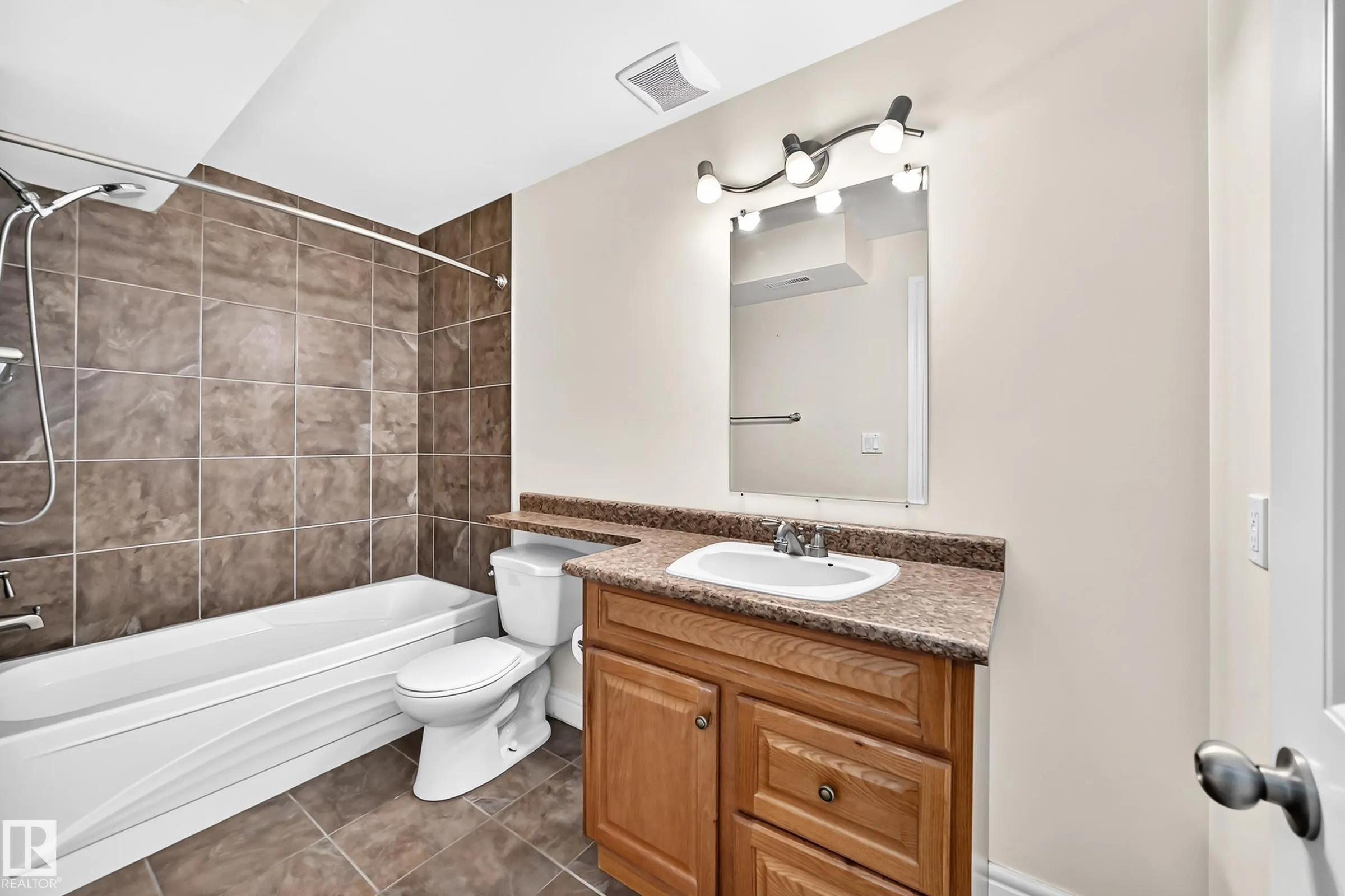 8509 SLOANE Crescent