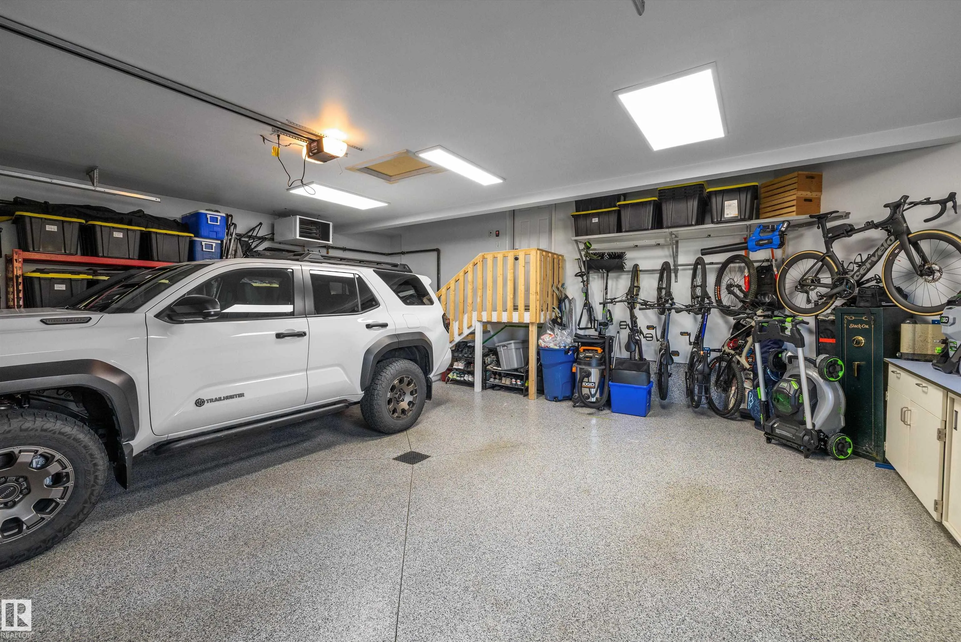 61 RYBURY Crest