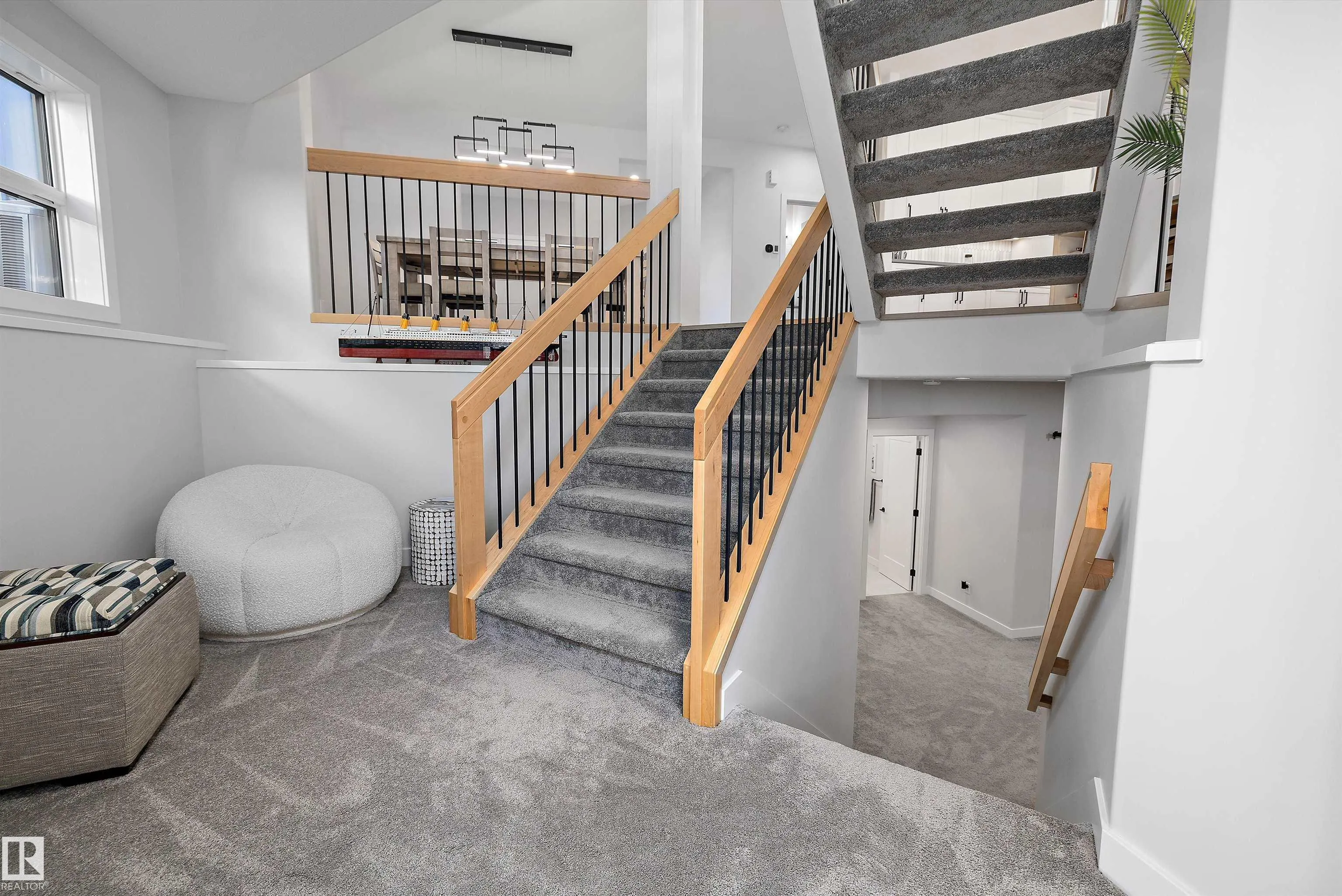 61 RYBURY Crest
