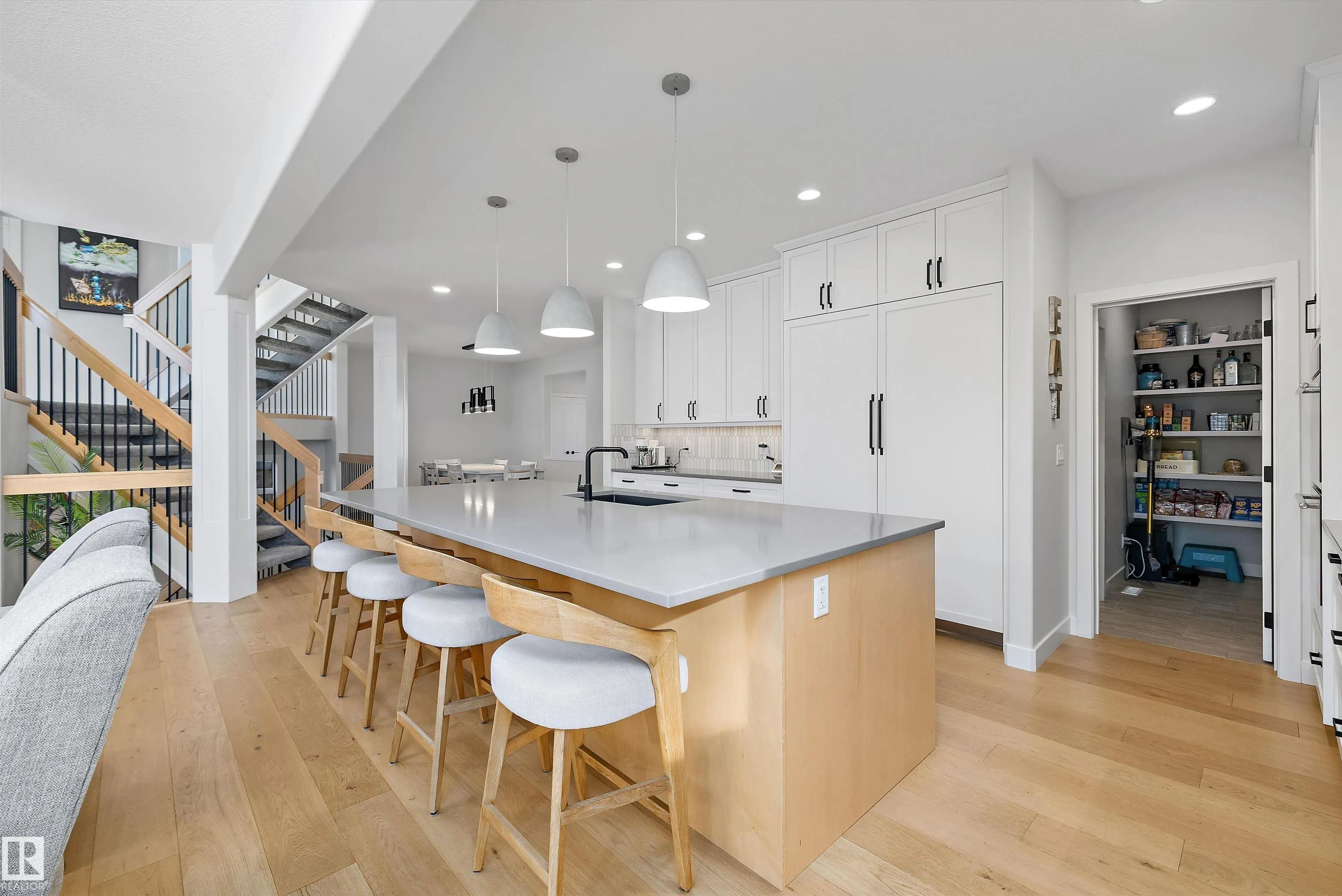 61 RYBURY Crest