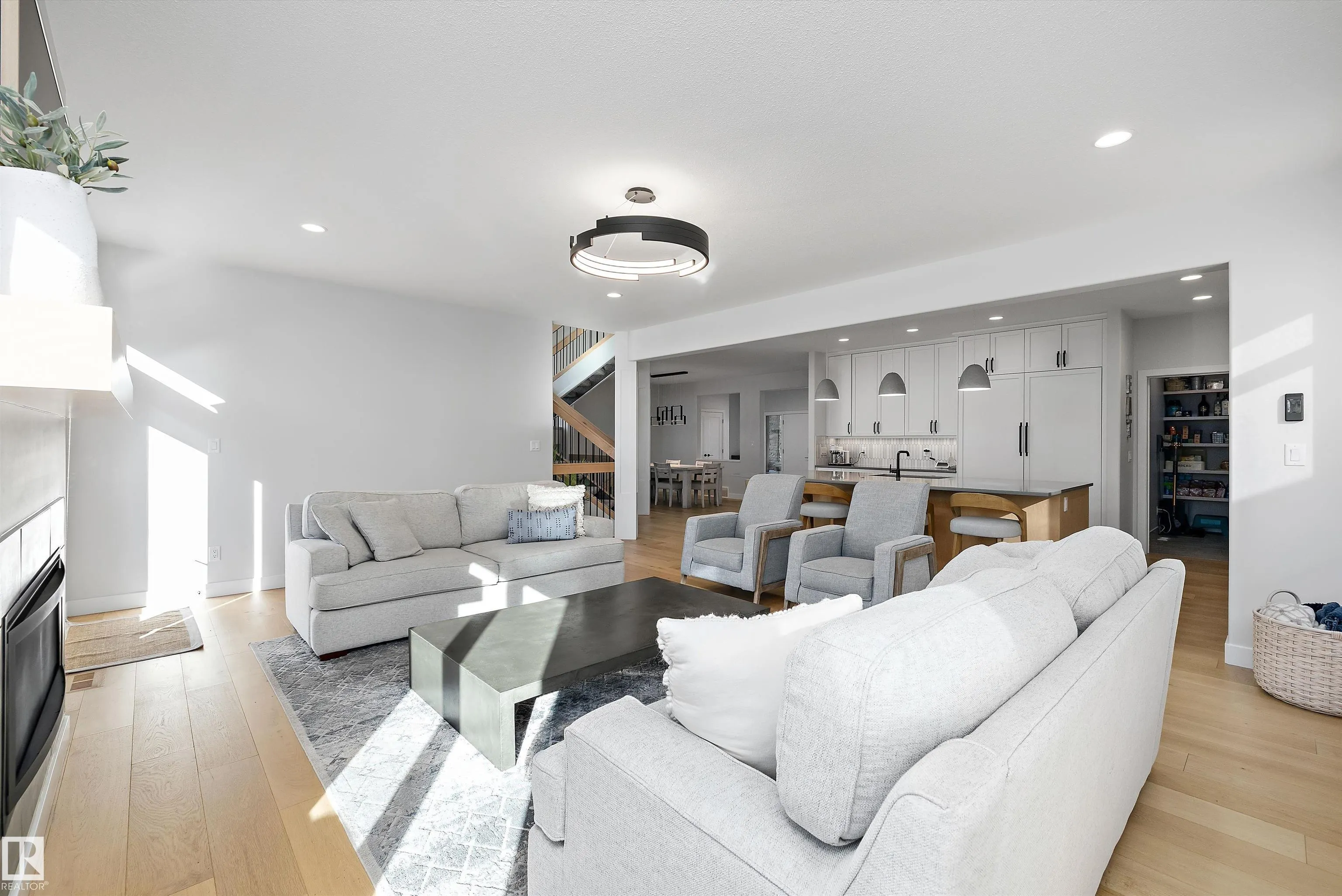 61 RYBURY Crest