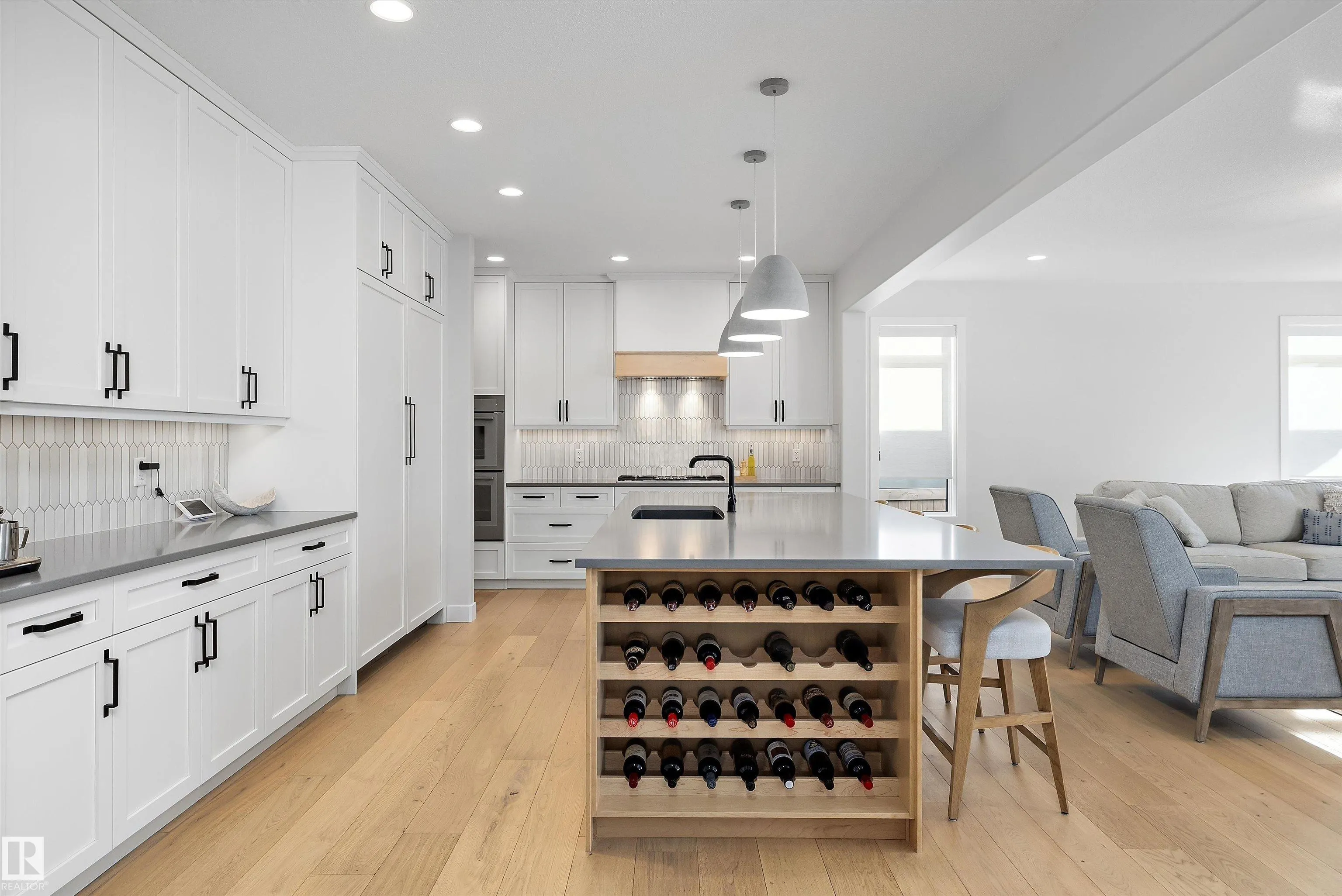 61 RYBURY Crest