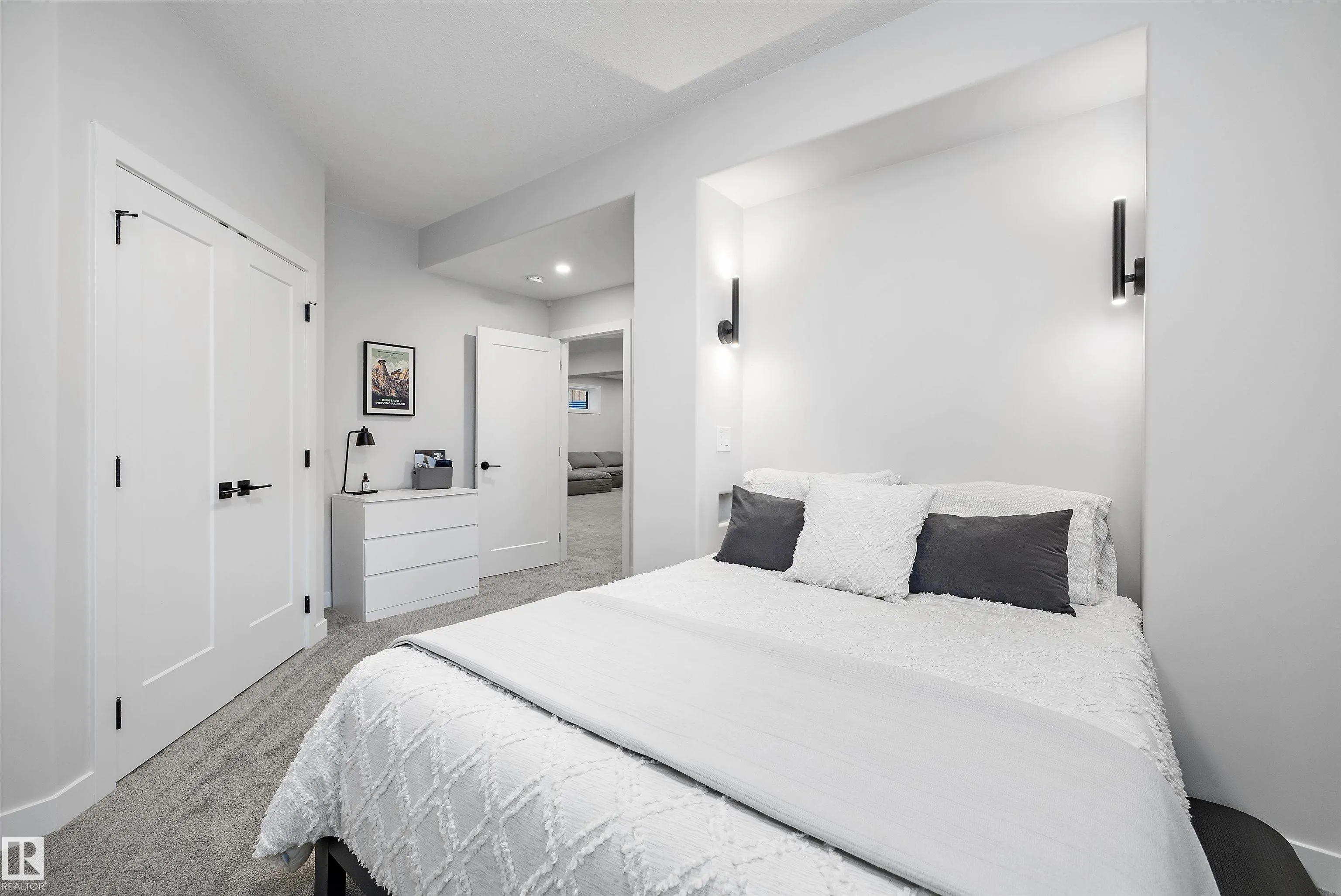 61 RYBURY Crest