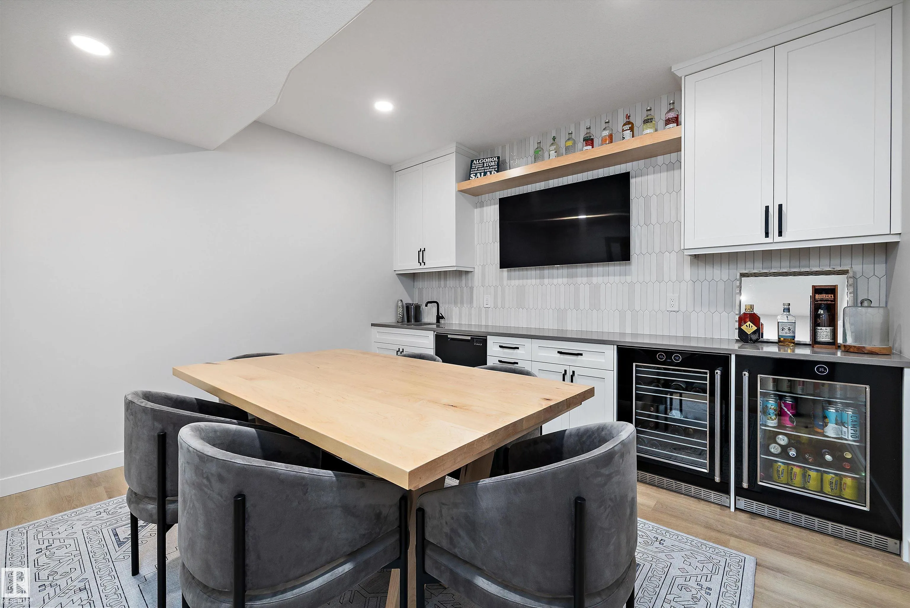 61 RYBURY Crest