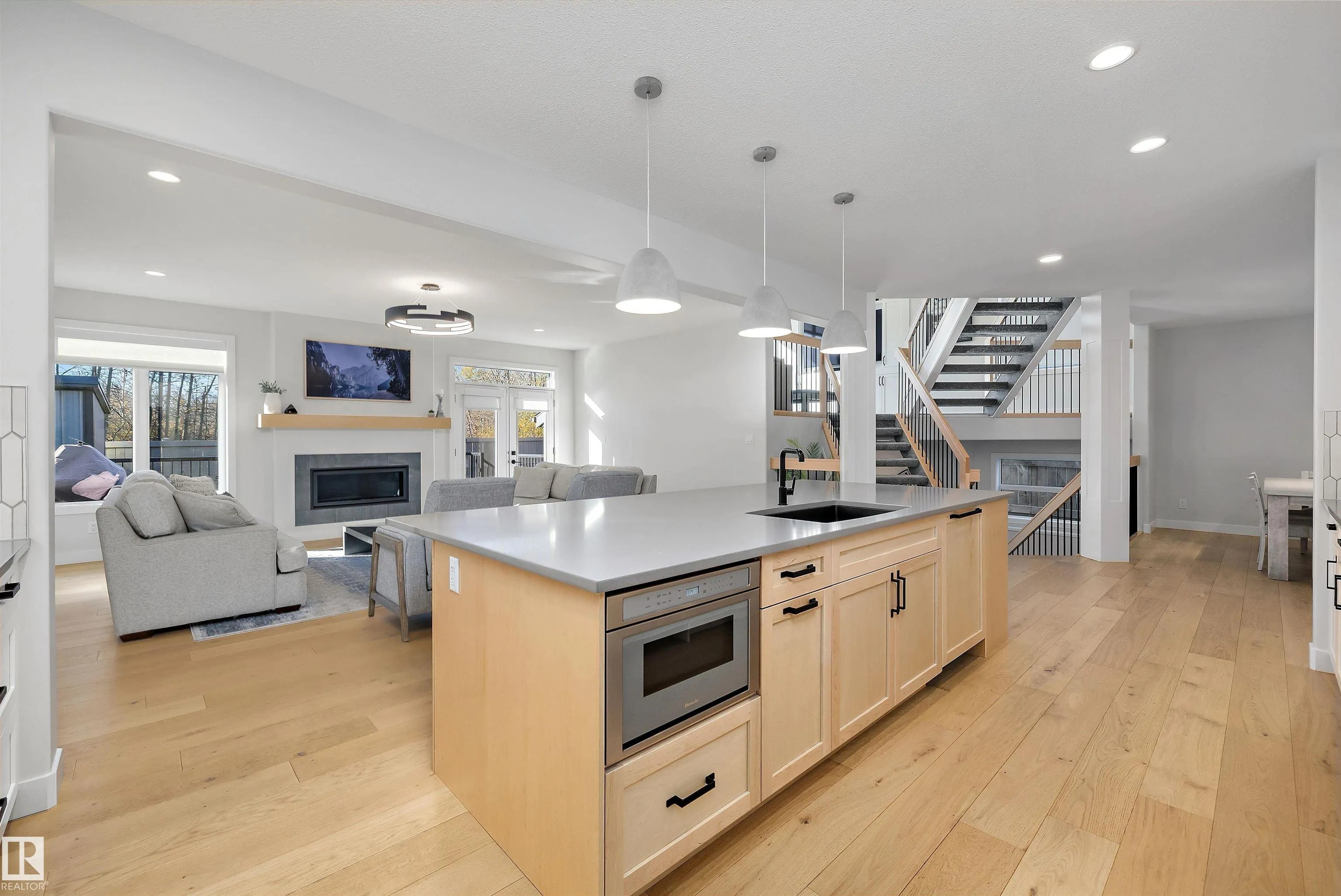 61 RYBURY Crest