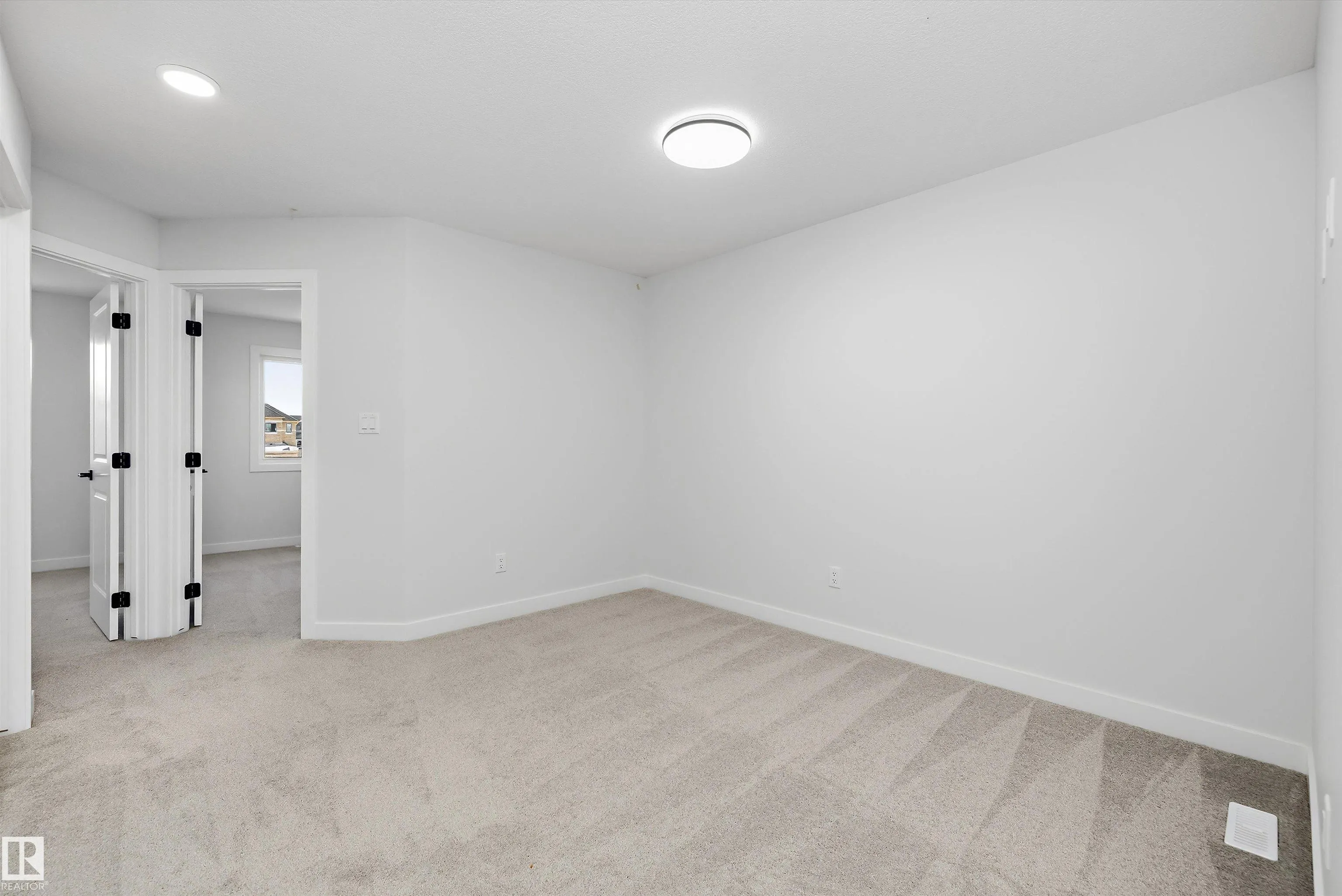 53 Clichy Close