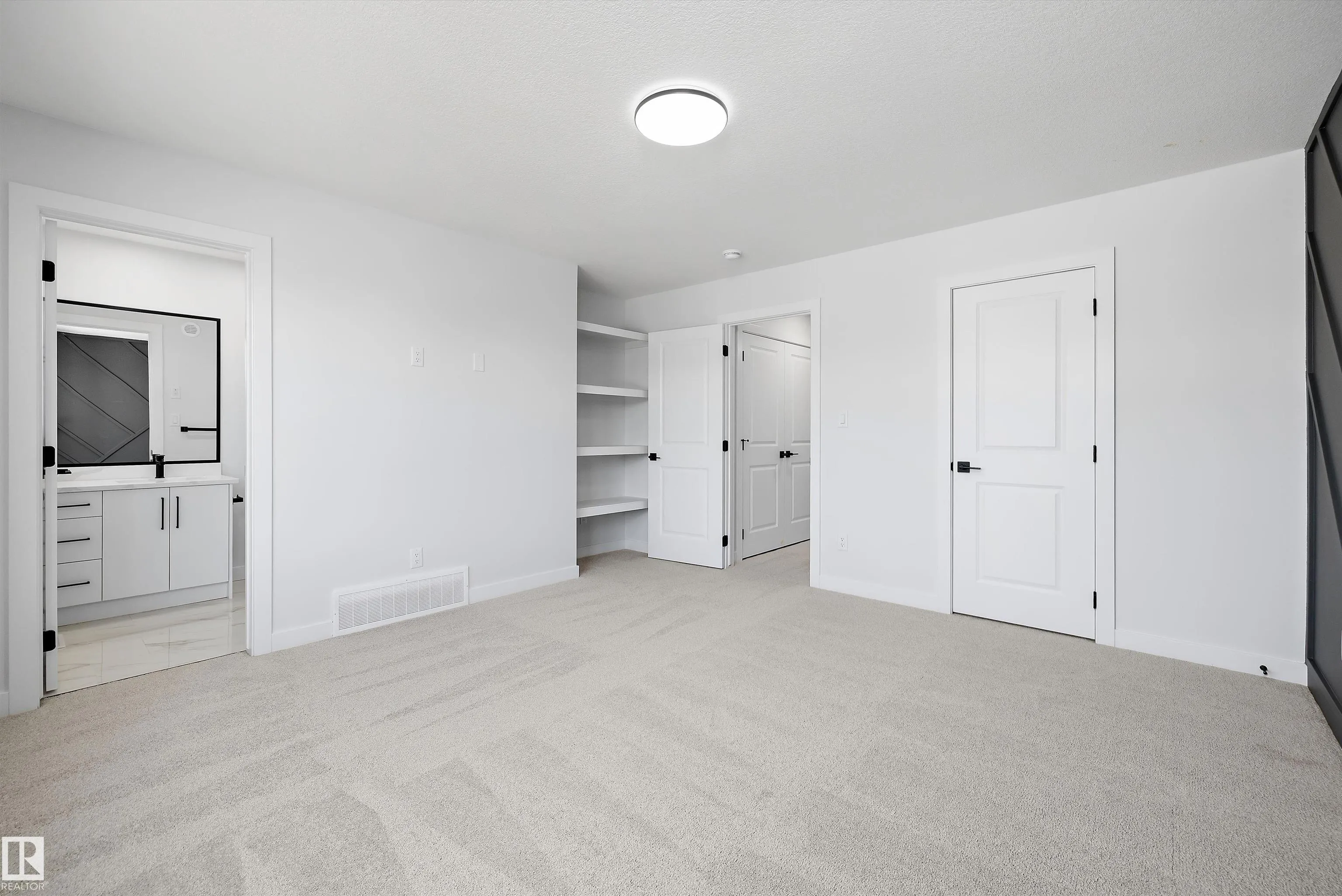 53 Clichy Close