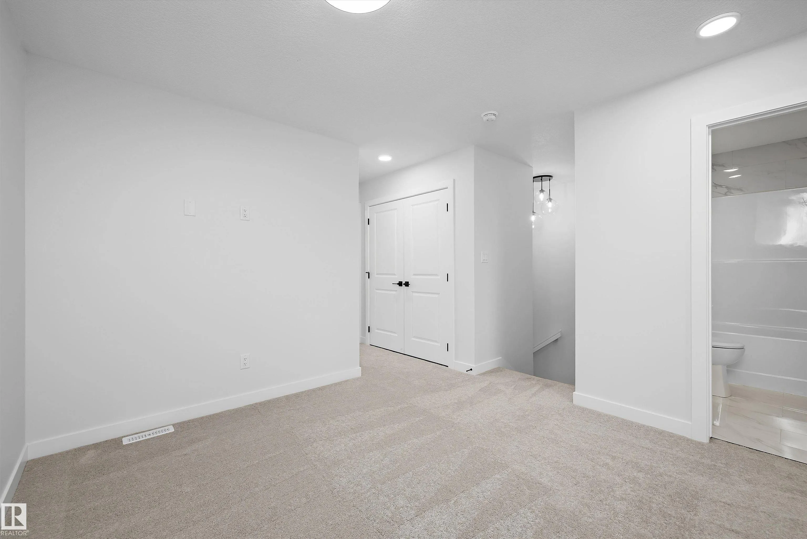 53 Clichy Close