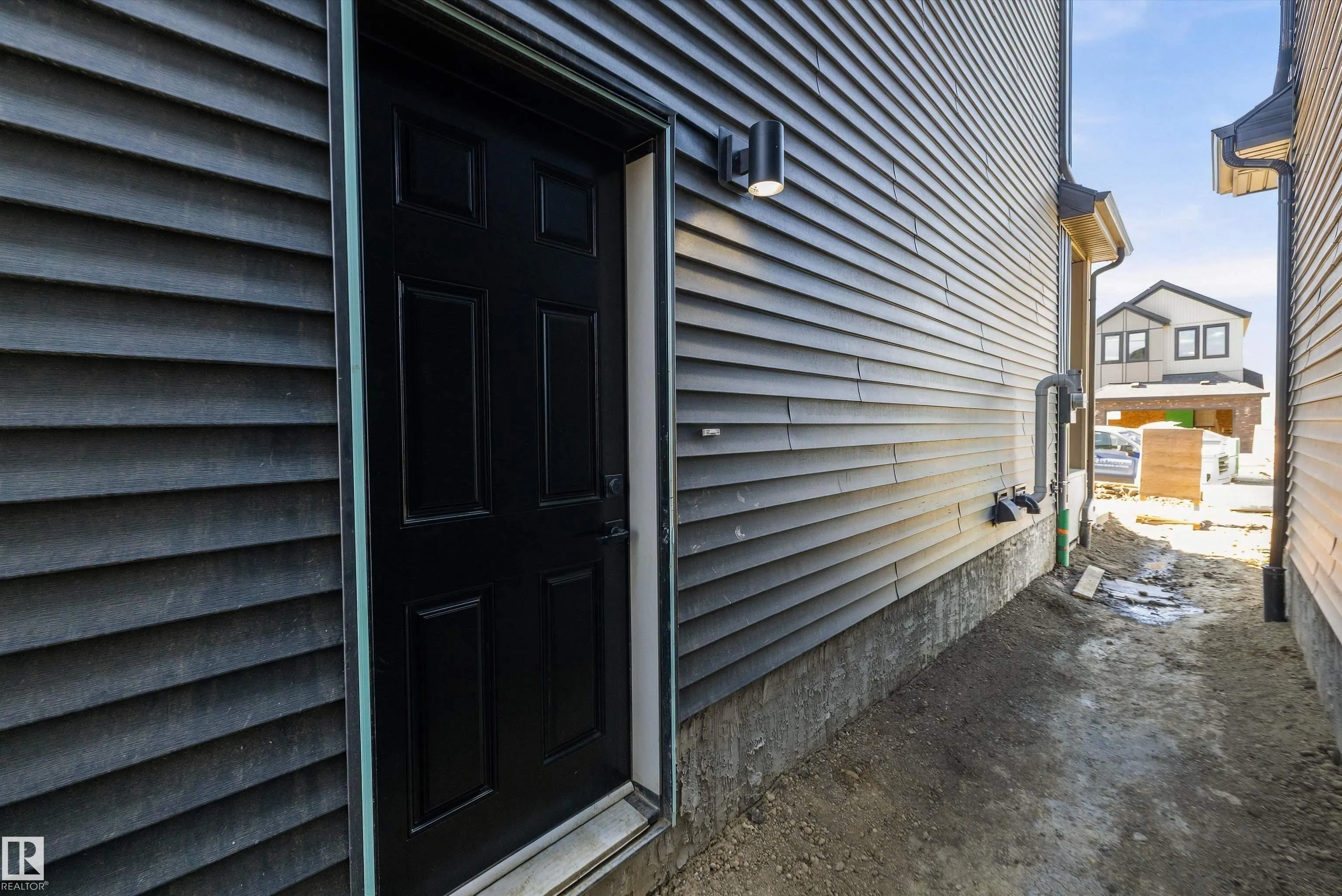 53 Clichy Close