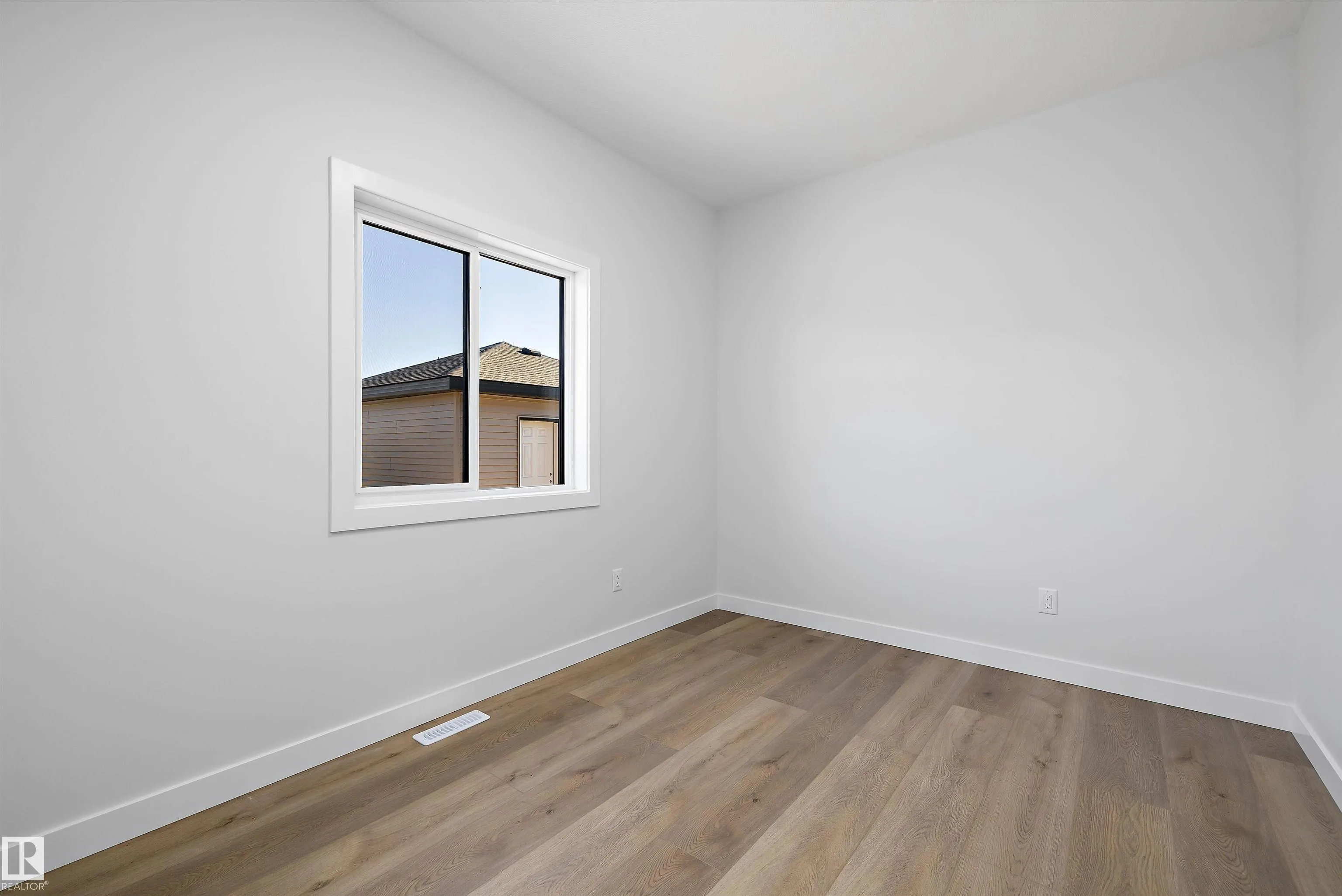 53 Clichy Close