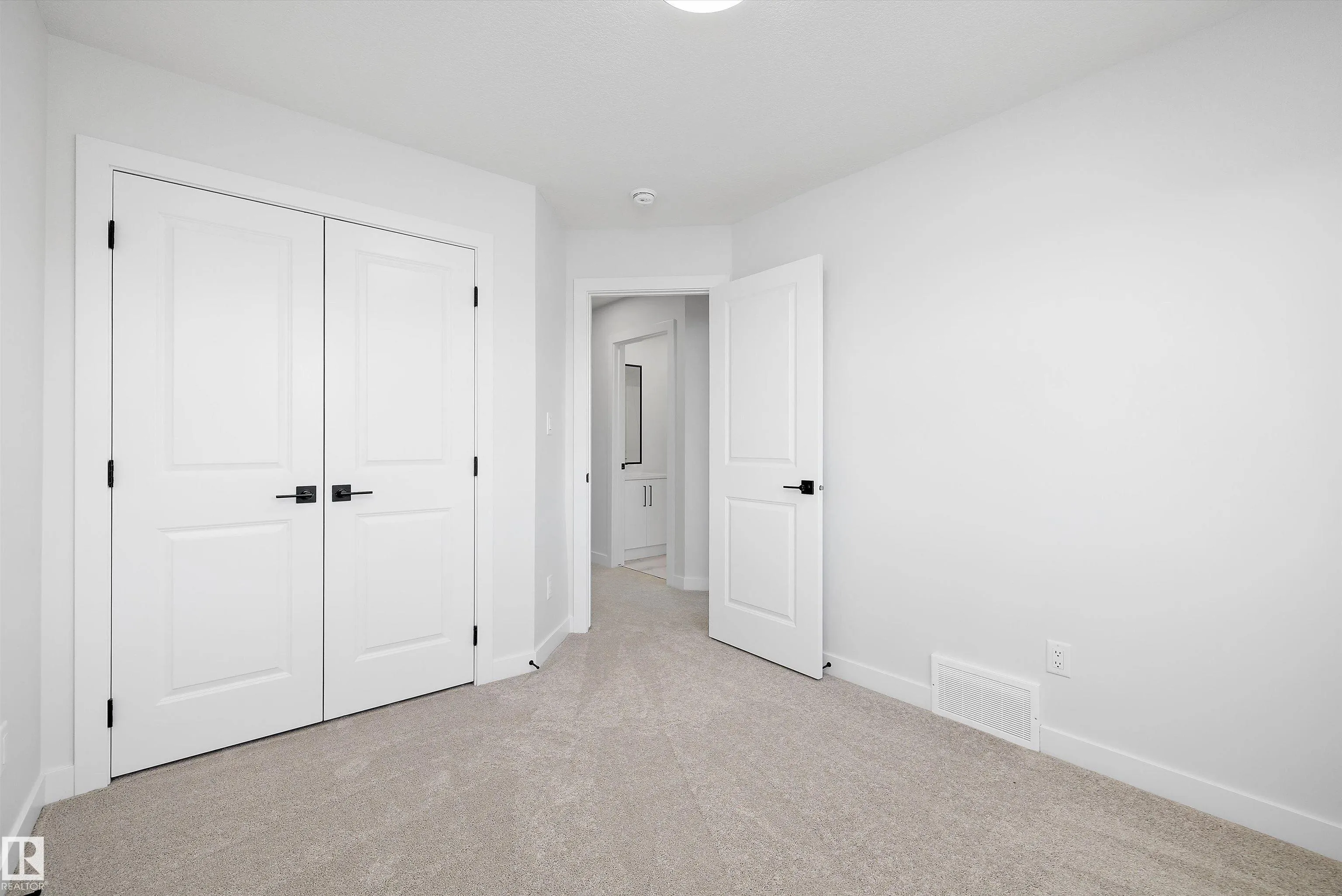 53 Clichy Close