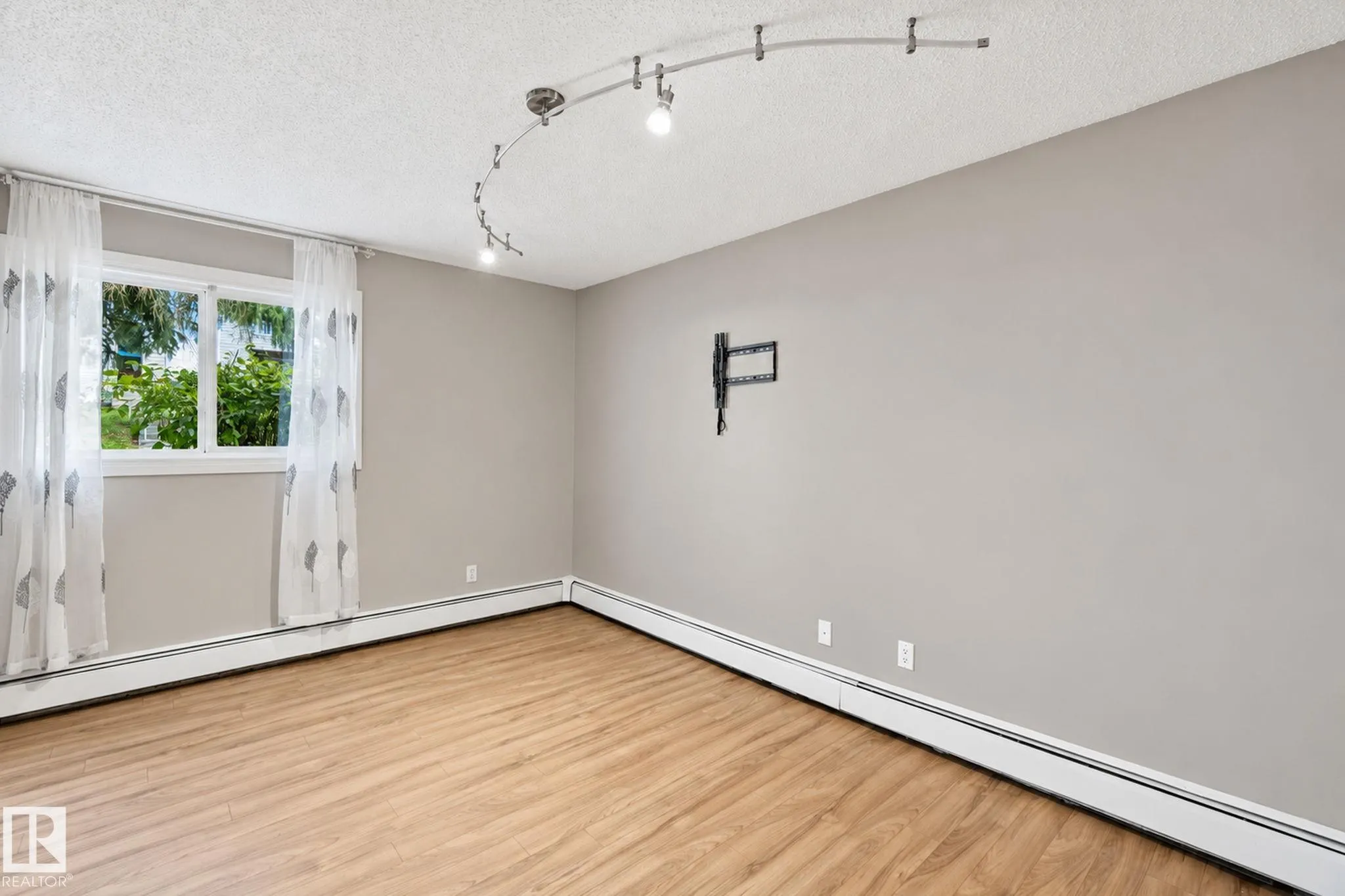 340 Woodbridge Way