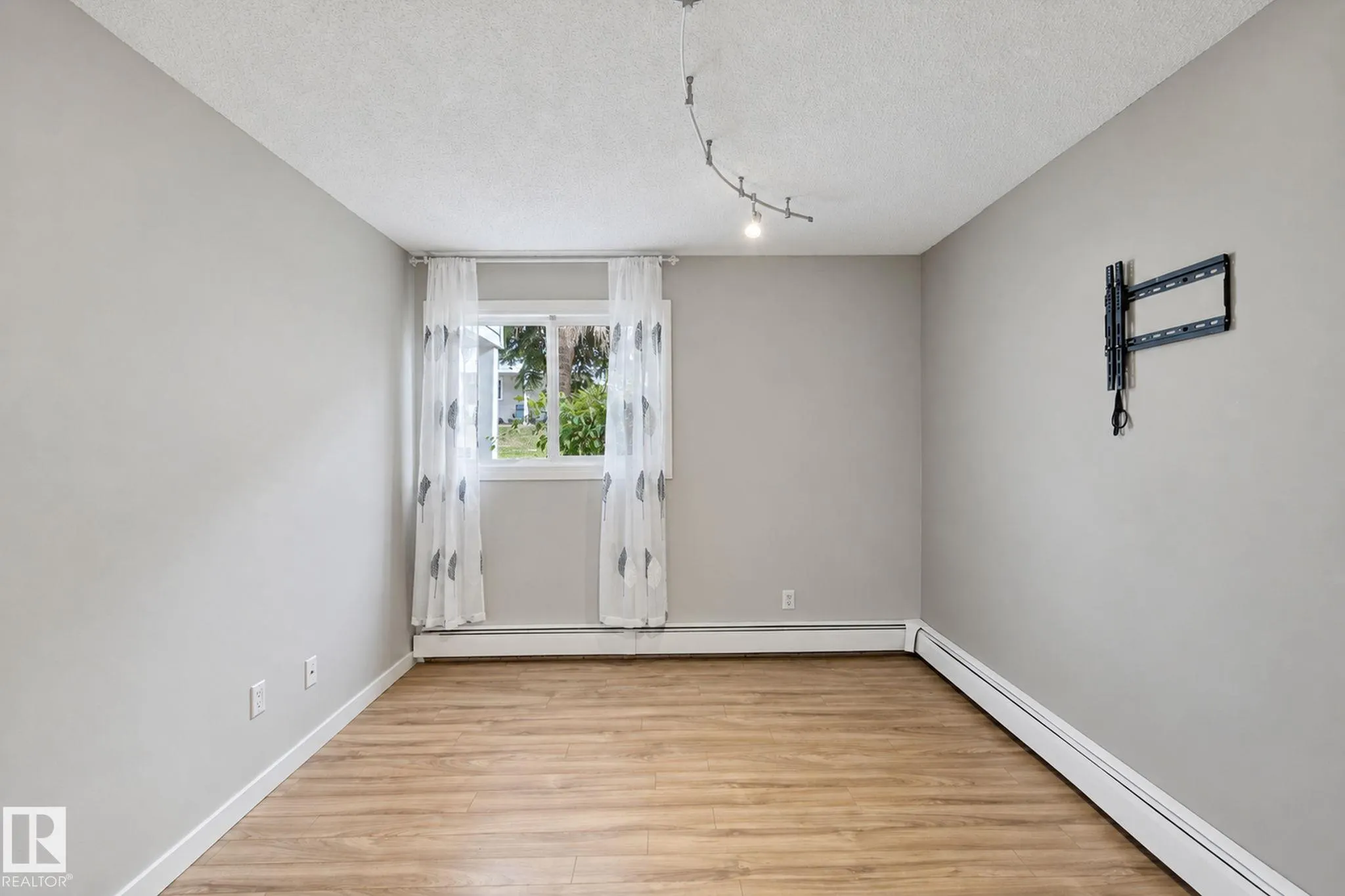 340 Woodbridge Way