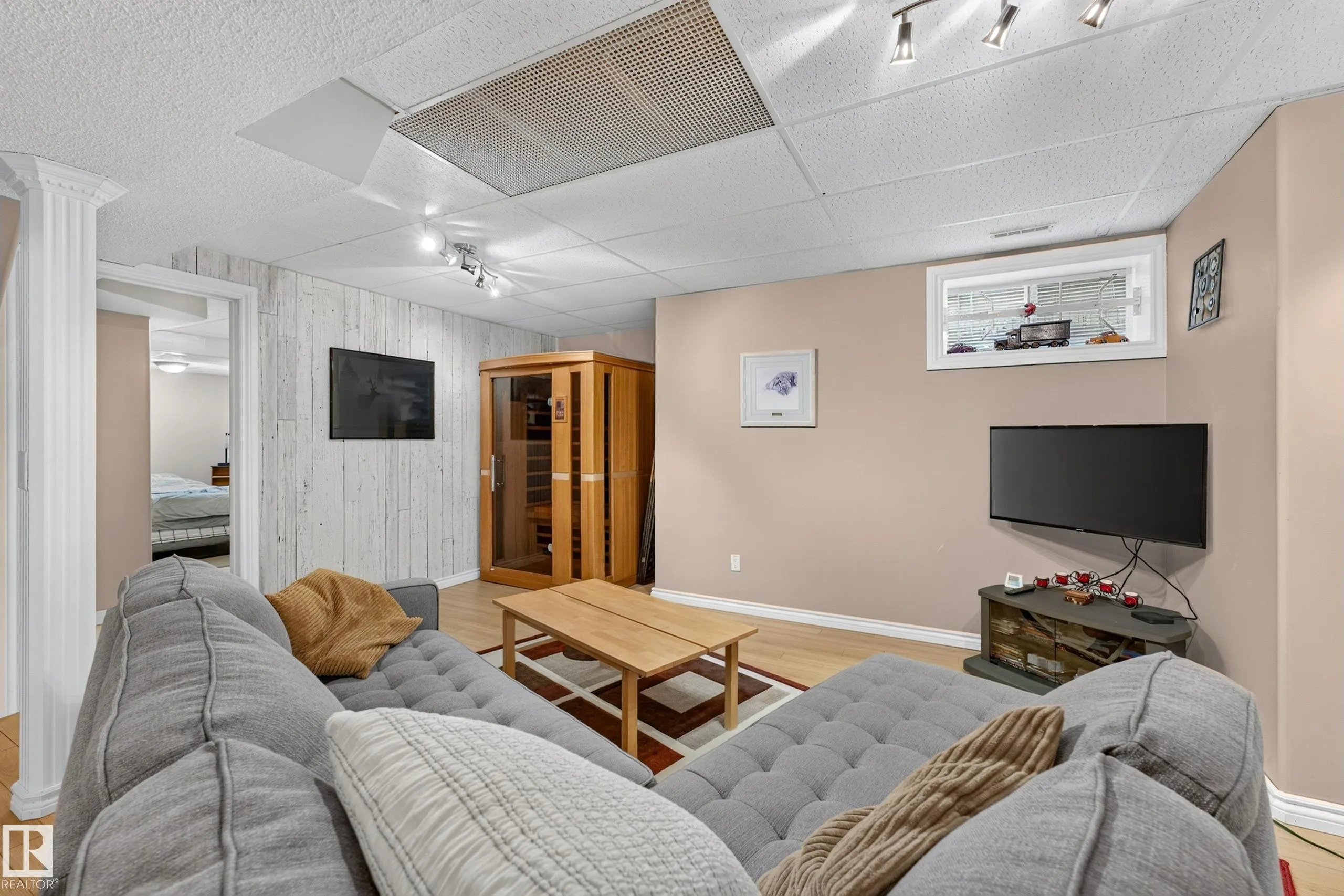 245 RIVER Point(e)