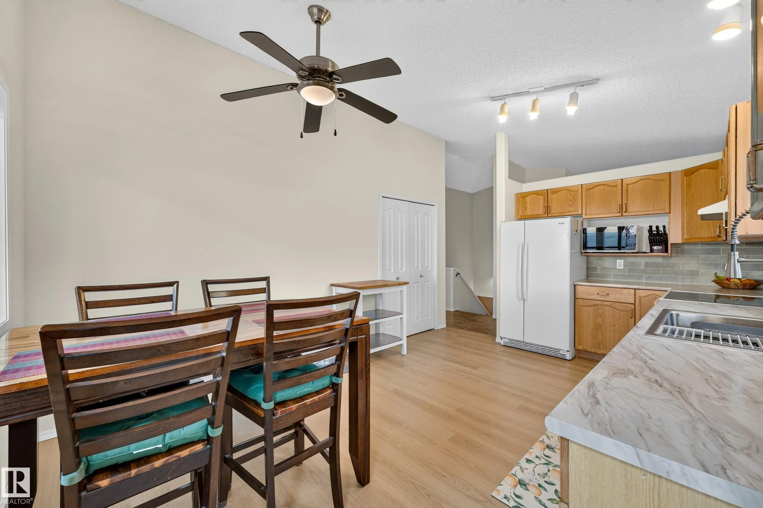 245 RIVER Point(e)