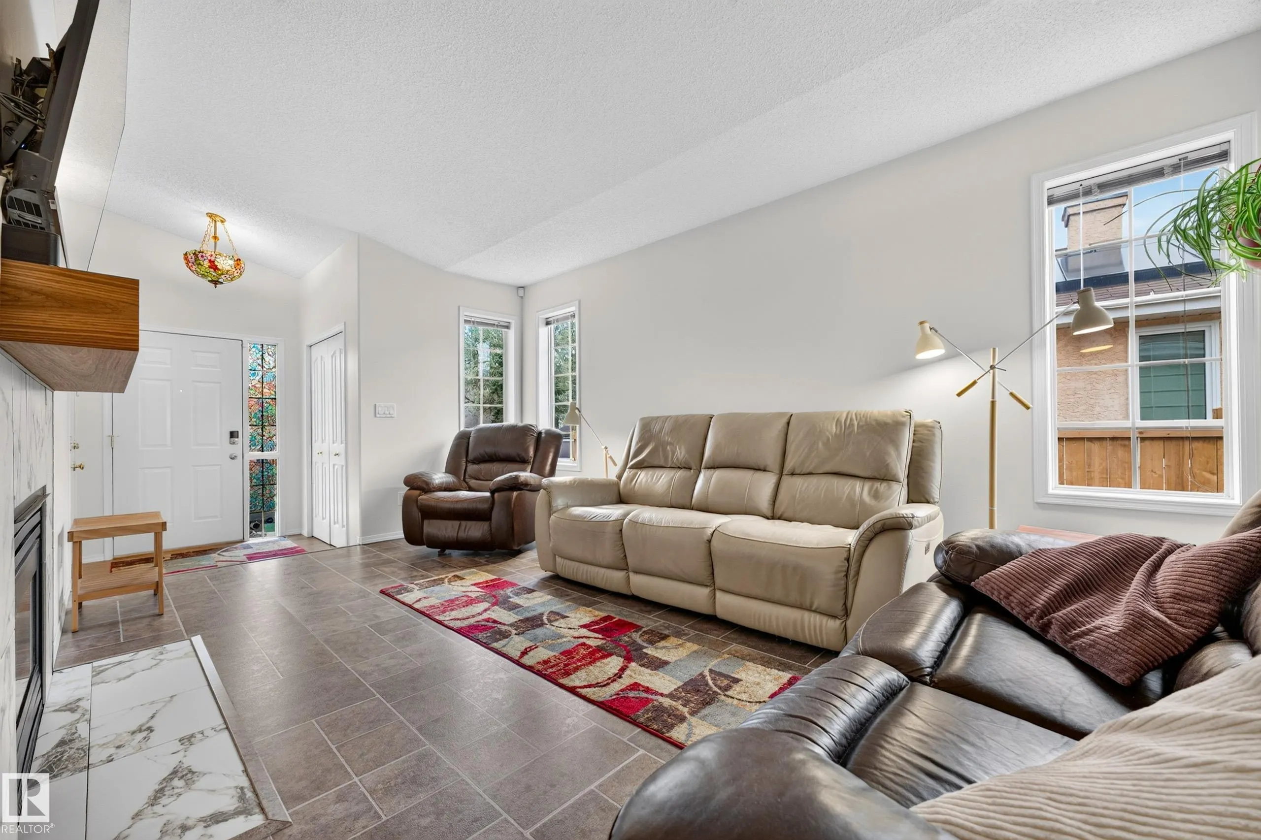 245 RIVER Point(e)