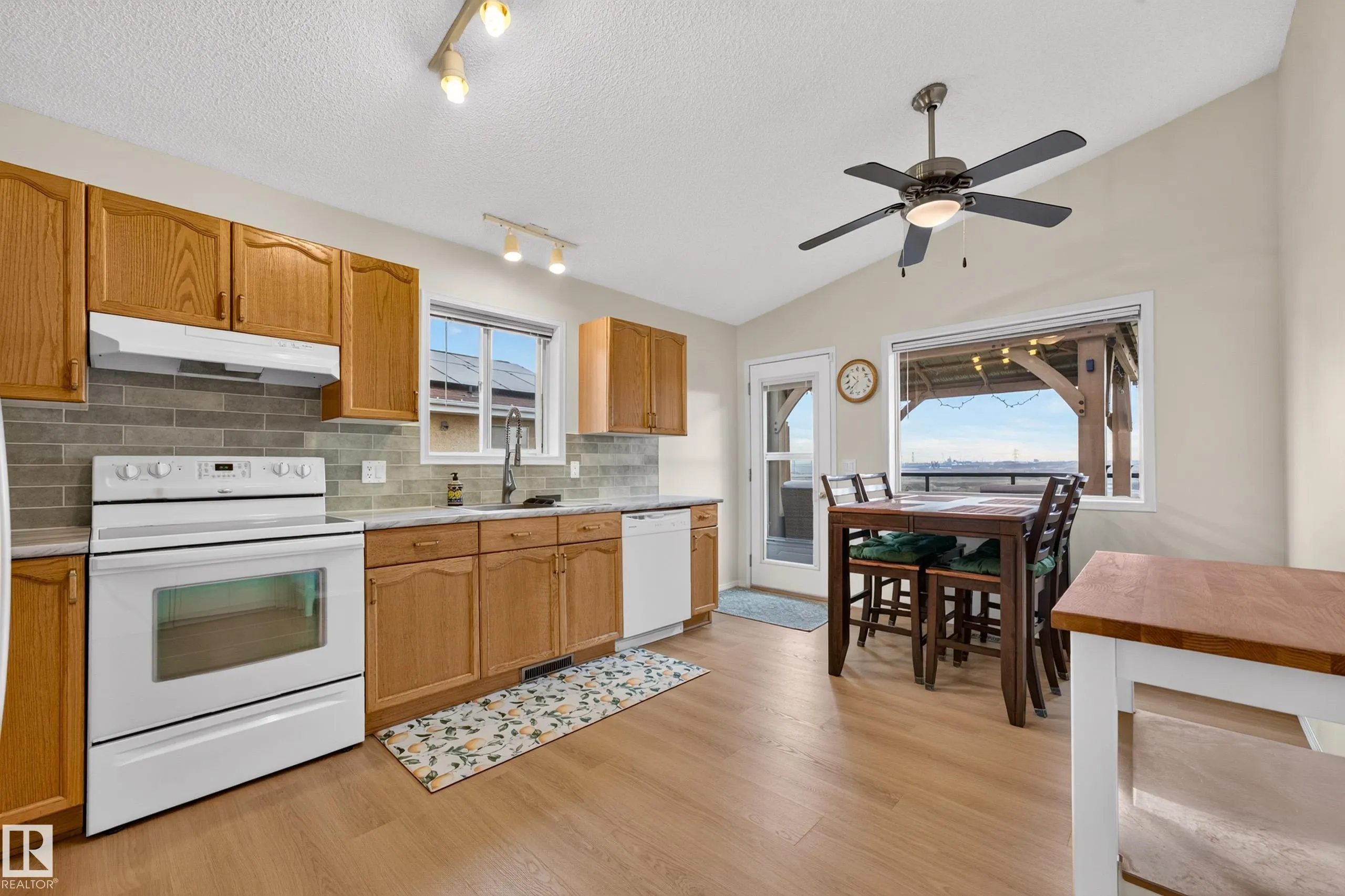 245 RIVER Point(e)