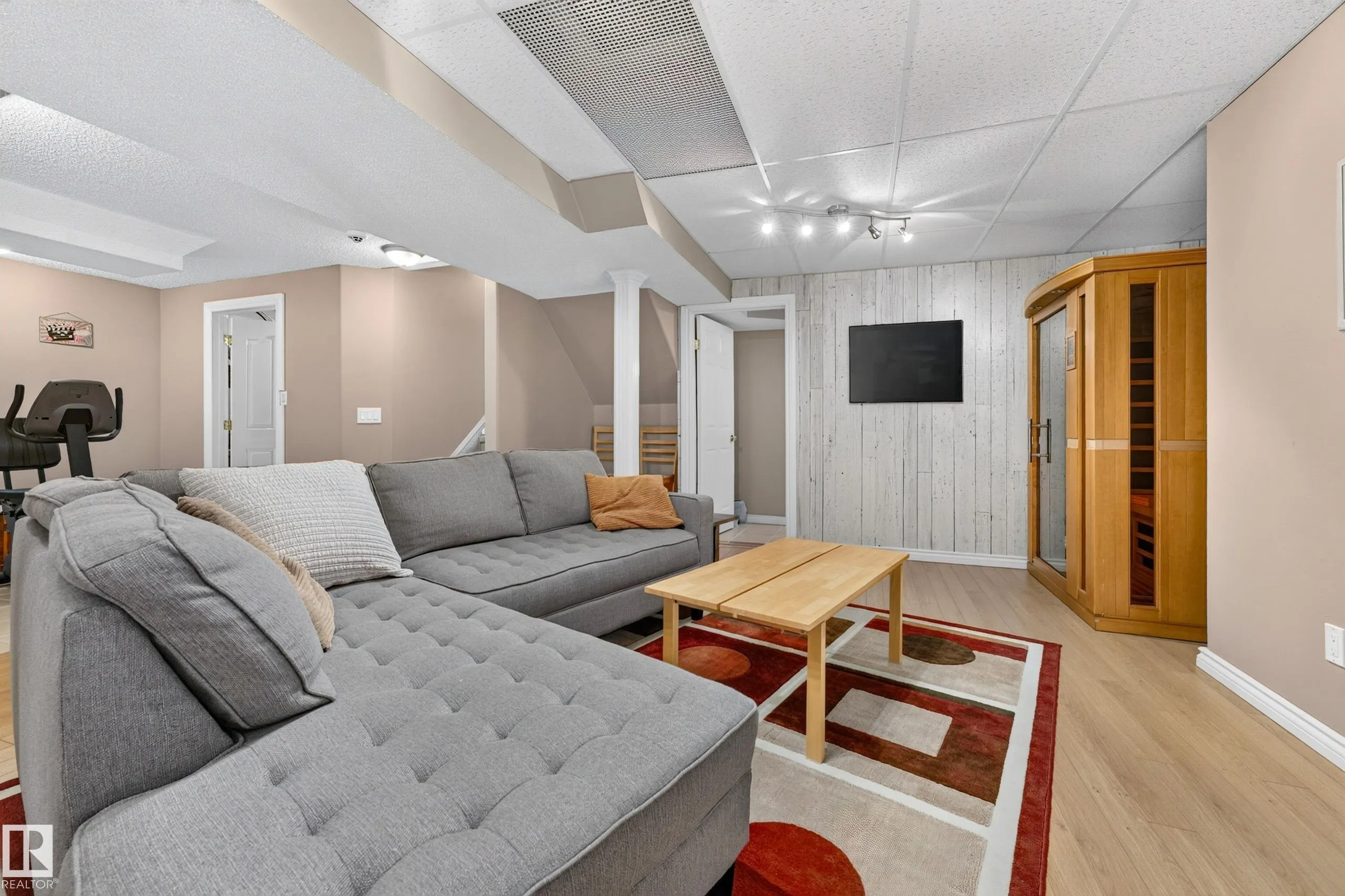 245 RIVER Point(e)
