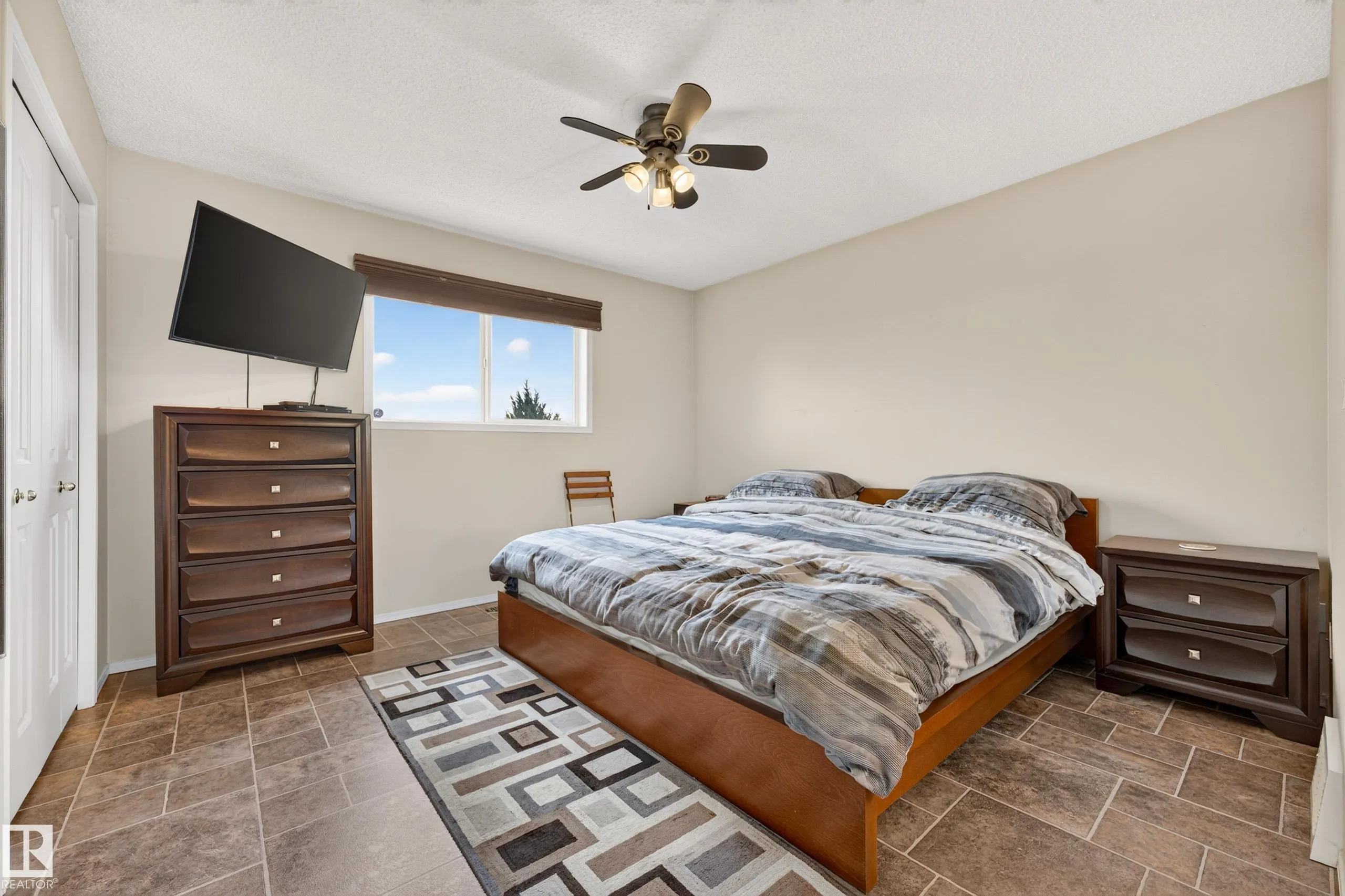 245 RIVER Point(e)