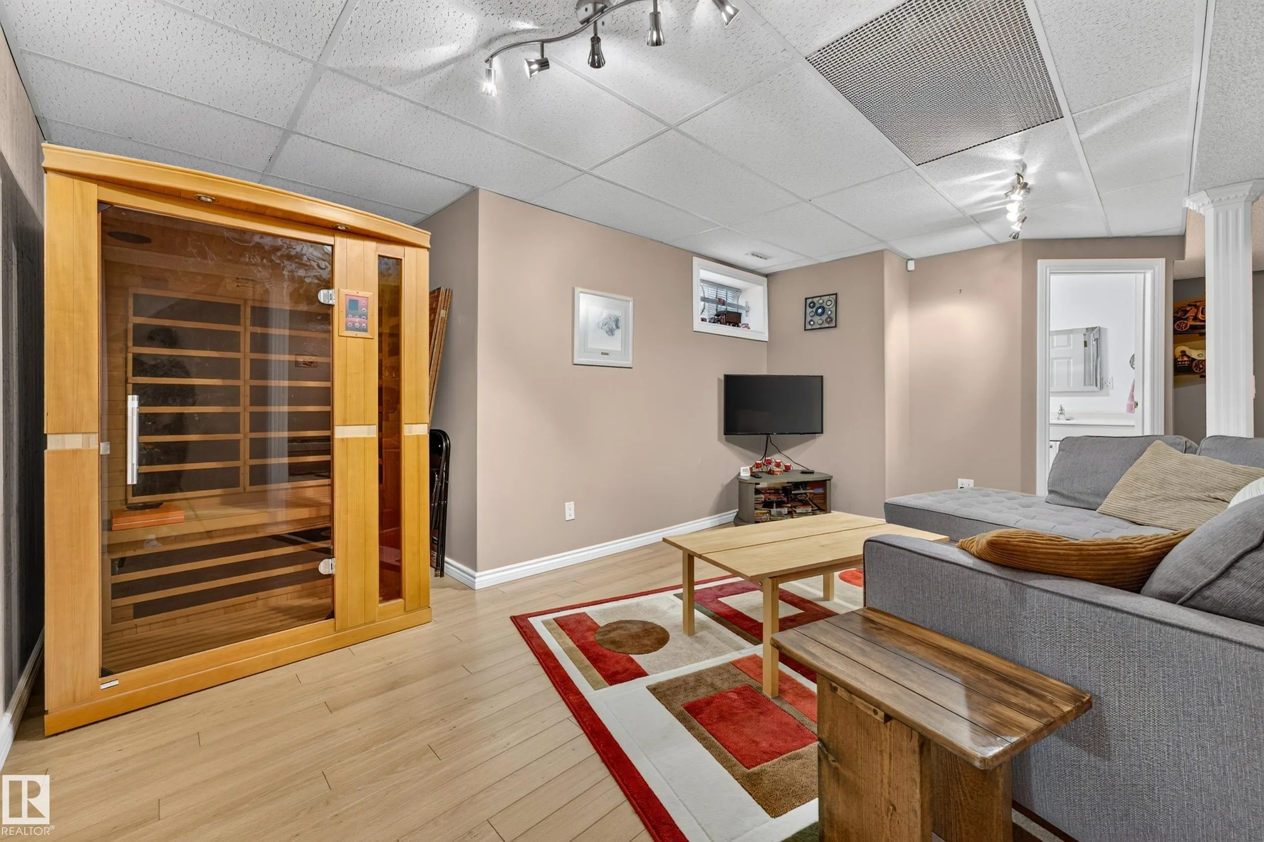 245 RIVER Point(e)
