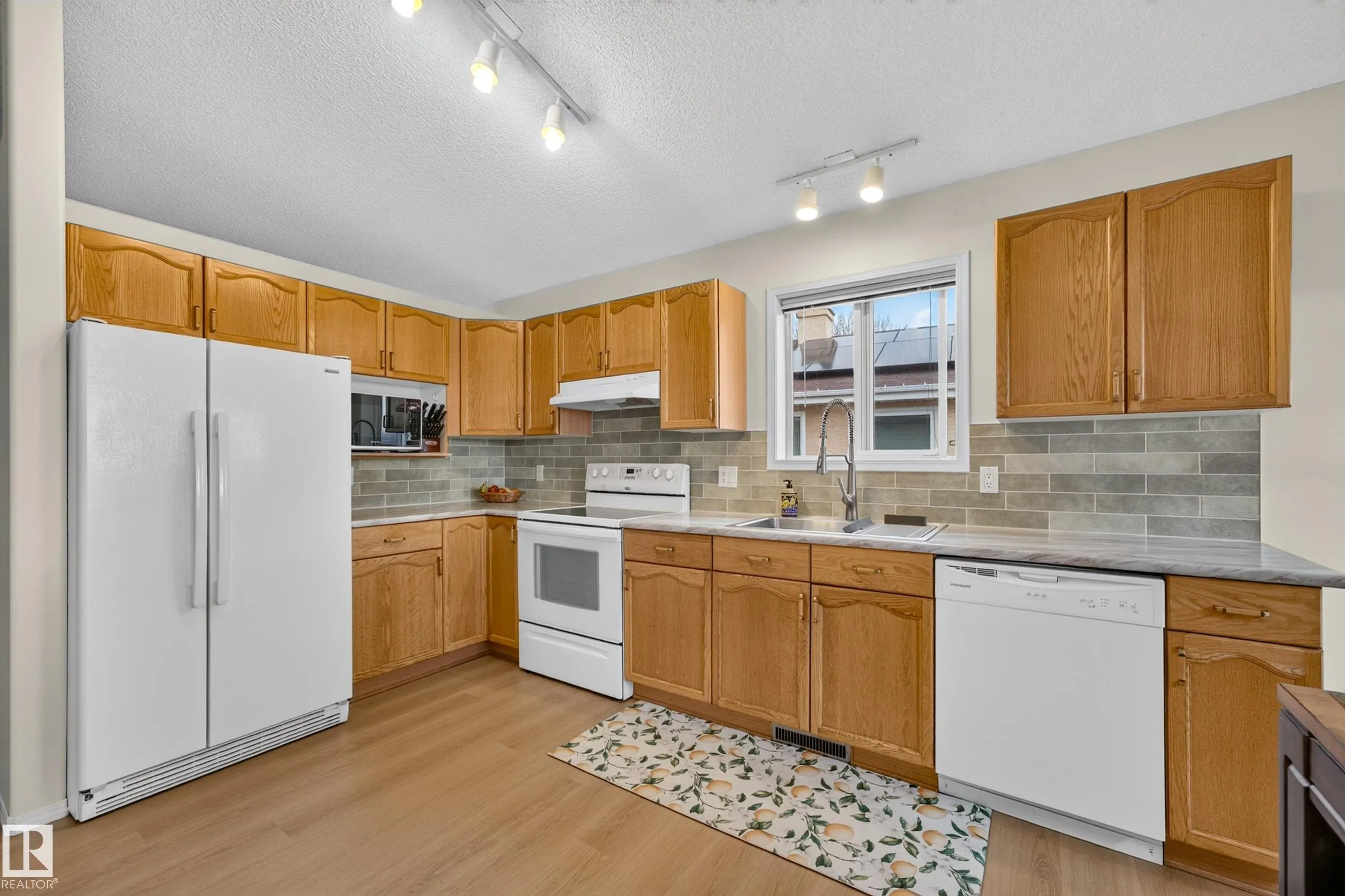 245 RIVER Point(e)