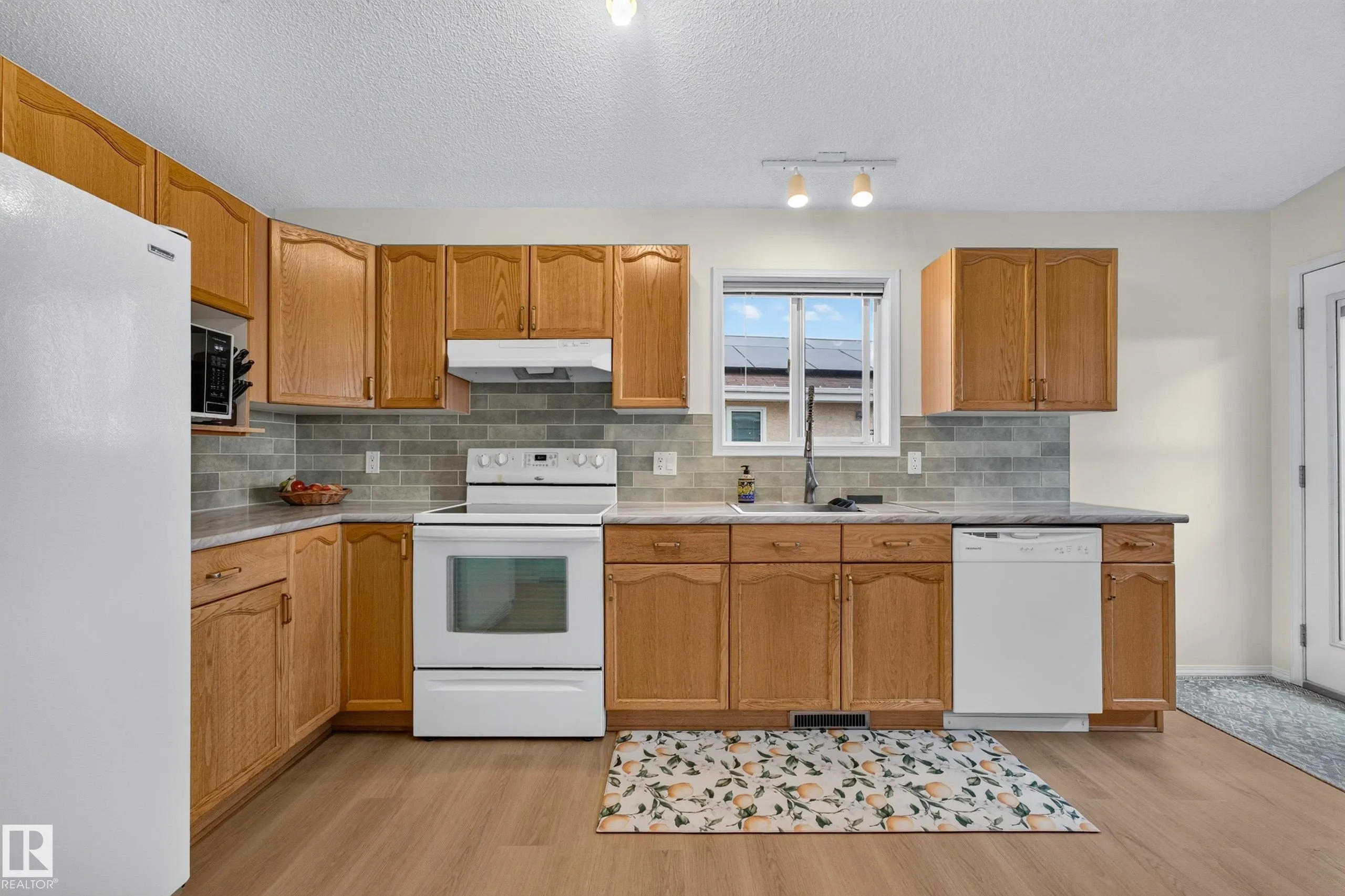 245 RIVER Point(e)