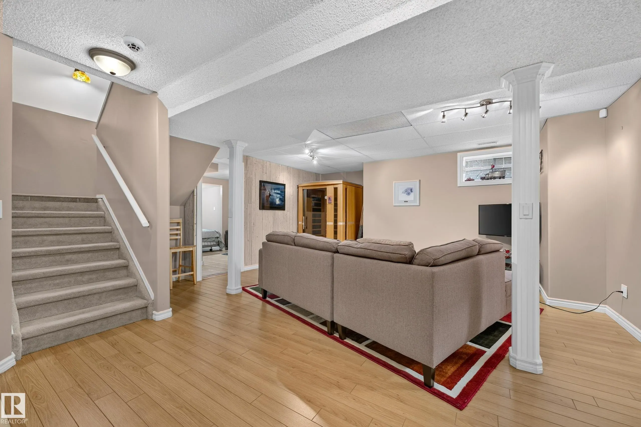 245 RIVER Point(e)