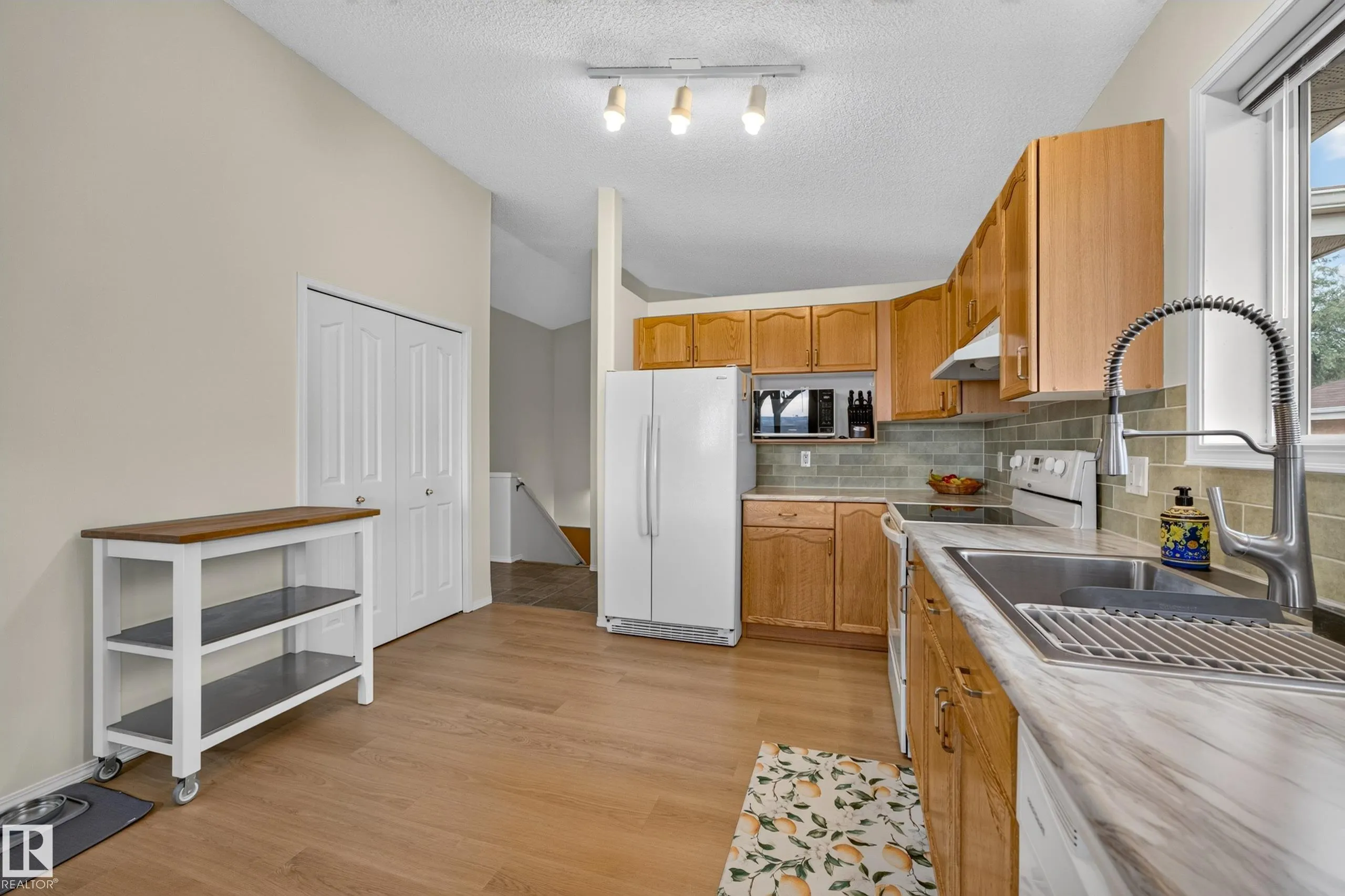 245 RIVER Point(e)